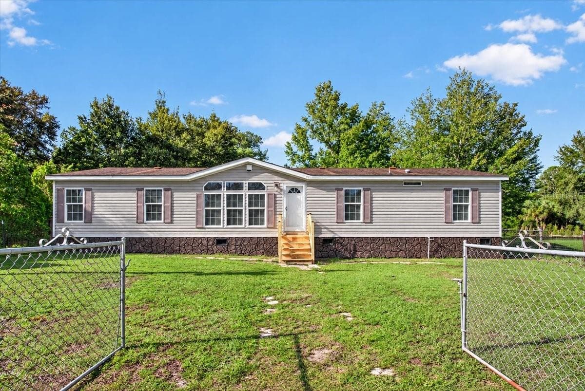 Manufactured Home at 21330 NW 106TH COURT RD, MICANOPY, photo 4 of 53