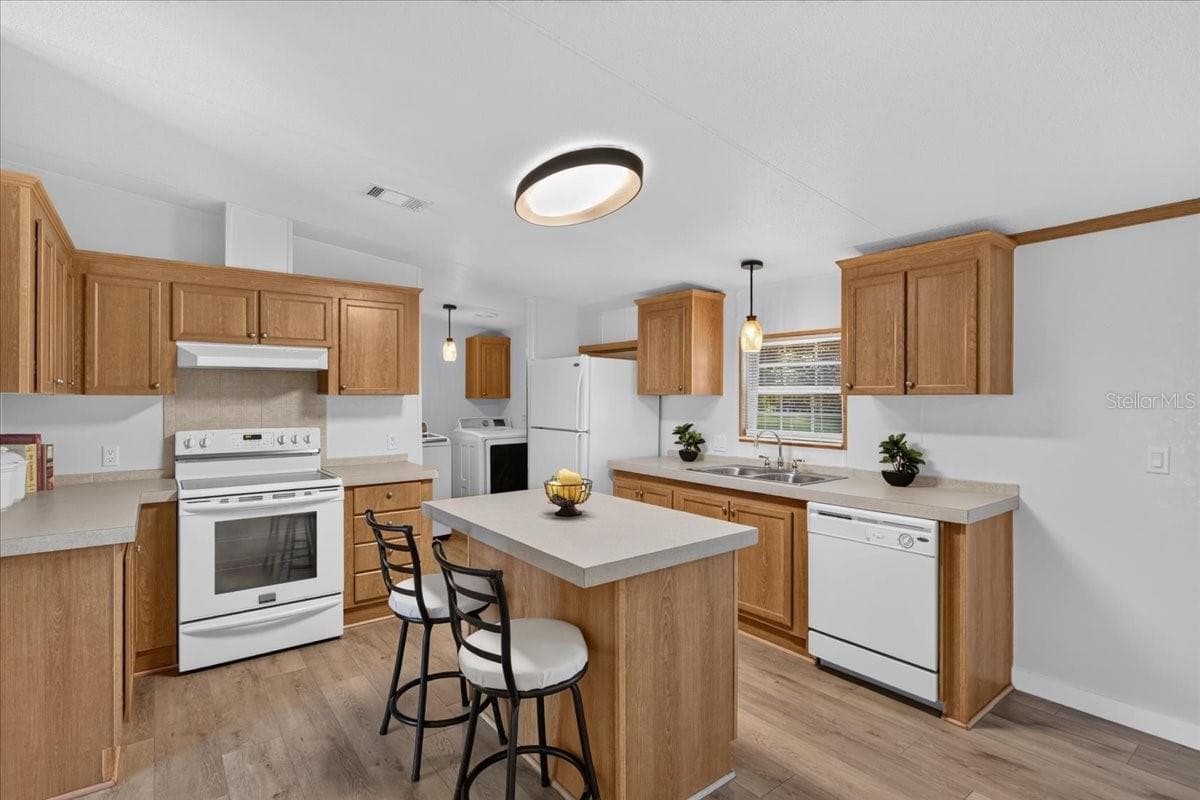 Manufactured Home at 21330 NW 106TH COURT RD, MICANOPY, photo 19 of 53
