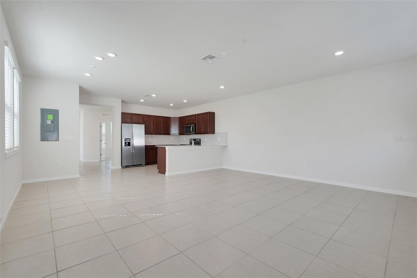 Townhouse at 10481 FOLLY BEACH RD, ORLANDO, photo 6 of 50