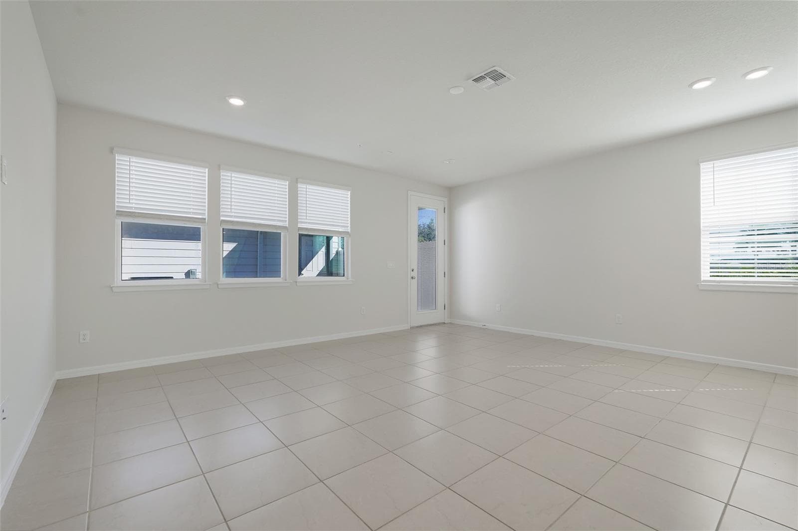 Townhouse at 10481 FOLLY BEACH RD, ORLANDO, photo 7 of 50