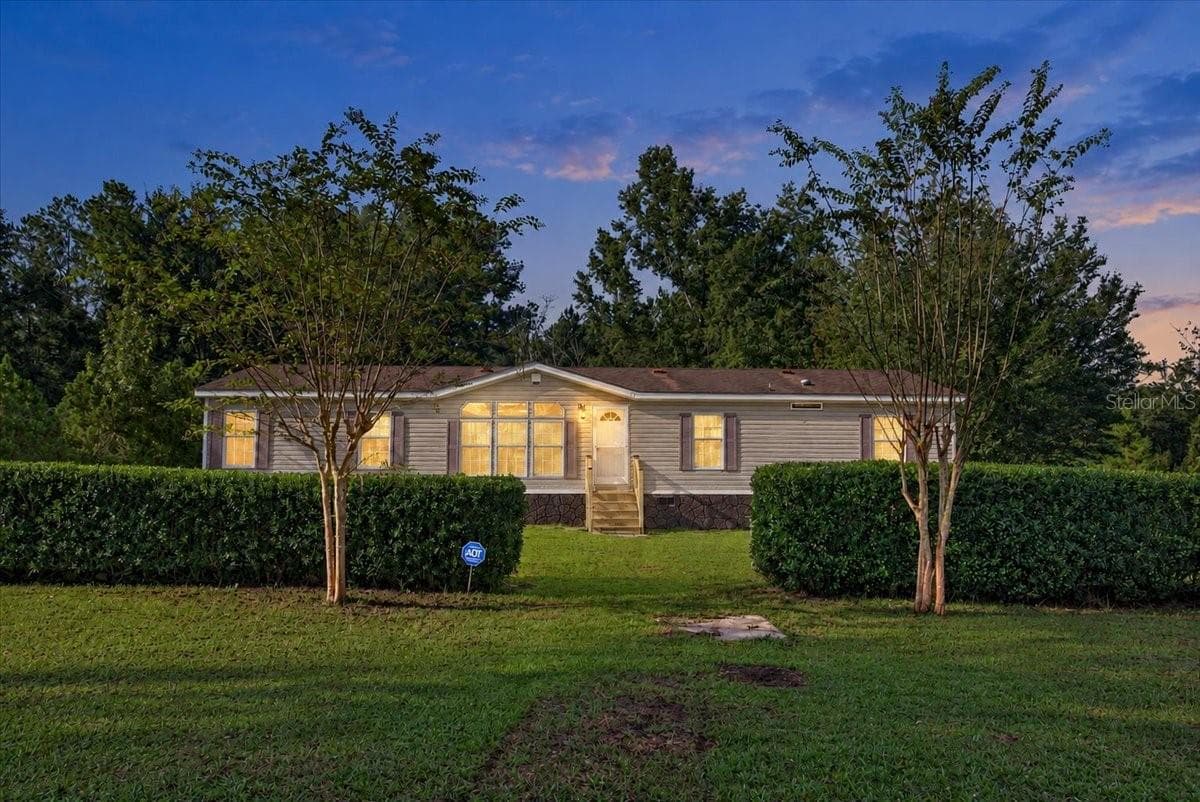 Manufactured Home at 21330 NW 106TH COURT RD, MICANOPY, photo 2 of 53