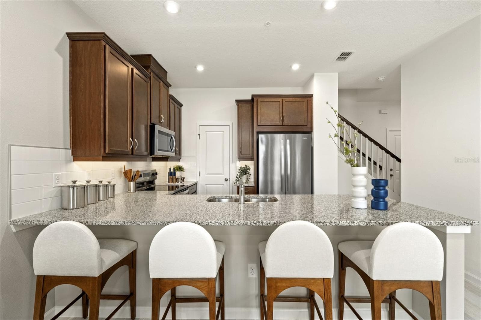 Meridian Parks Aurora Model Kitchen - 10143 MILESTONE CIR, ORLANDO