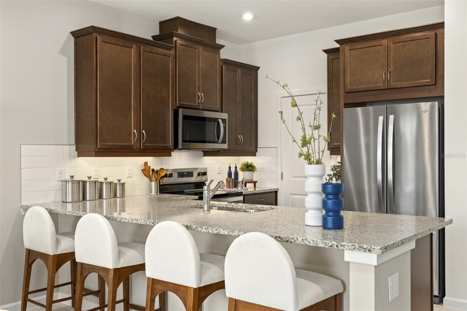 Meridian Parks Aurora Model Kitchen - 10143 MILESTONE CIR, ORLANDO