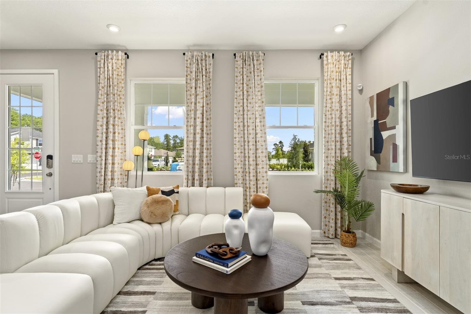 Meridian Parks Aurora Model Great Room - 10143 MILESTONE CIR, ORLANDO