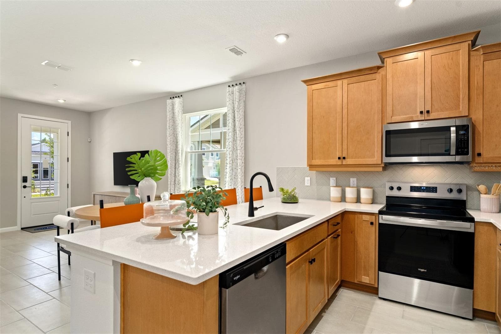 Meridian Parks Catalina II Model Kitchen - 10155 MILESTONE CIR, ORLANDO