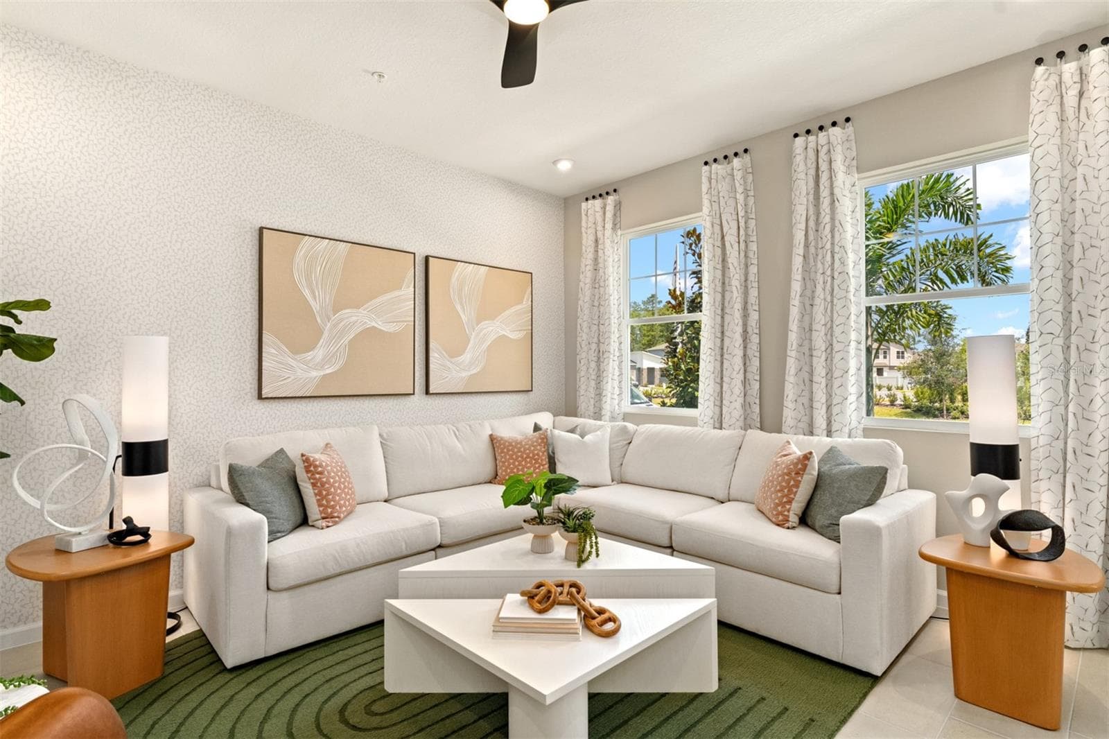 Meridian Parks Catalina II Model Great Room - 10155 MILESTONE CIR, ORLANDO