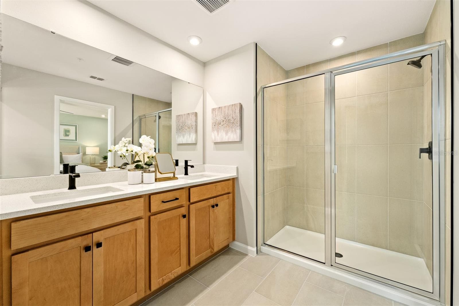 Meridian Parks Catalina II Model Primary Bathroom - 10155 MILESTONE CIR, ORLANDO