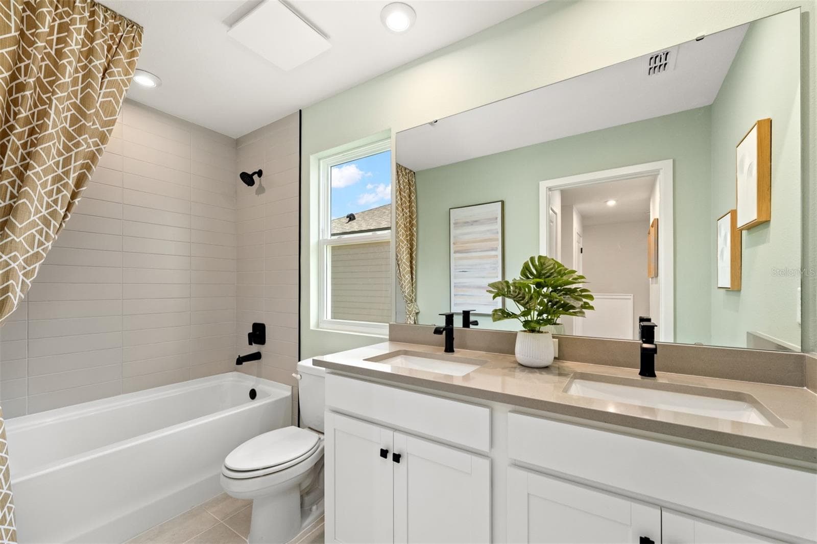 Meridian Parks Catalina II Model Bathroom 2 - 10155 MILESTONE CIR, ORLANDO