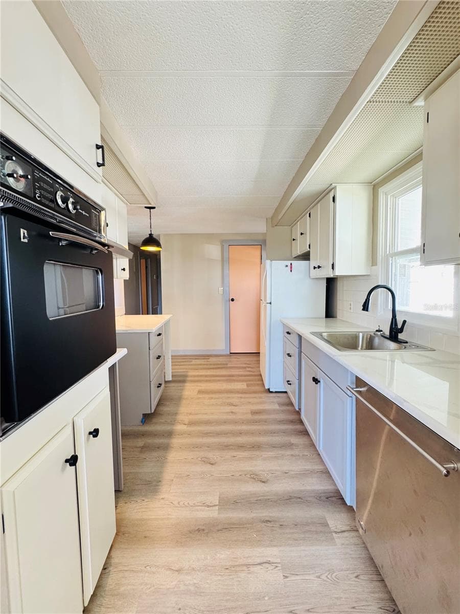 Manufactured Home at 488 MARINA LN, TAVARES, photo 8 of 29