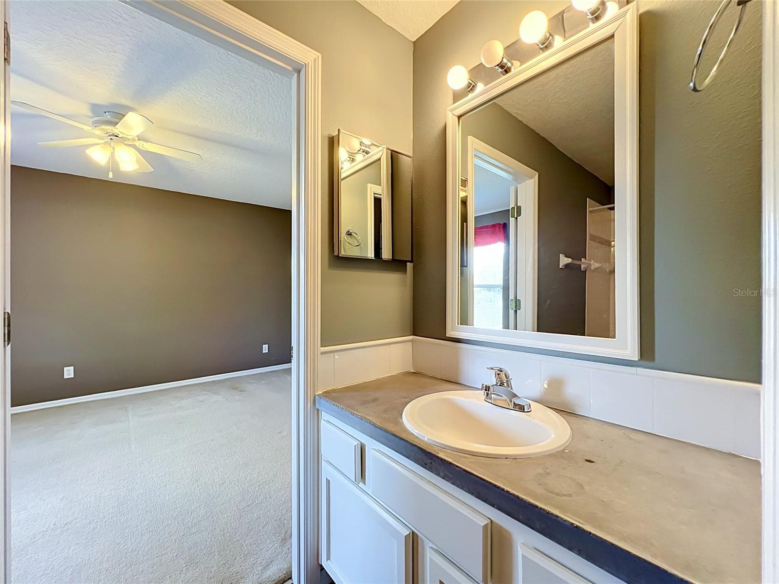 Single Family Residence at 8805 COURTYARD LN, GROVELAND, photo 7 of 92