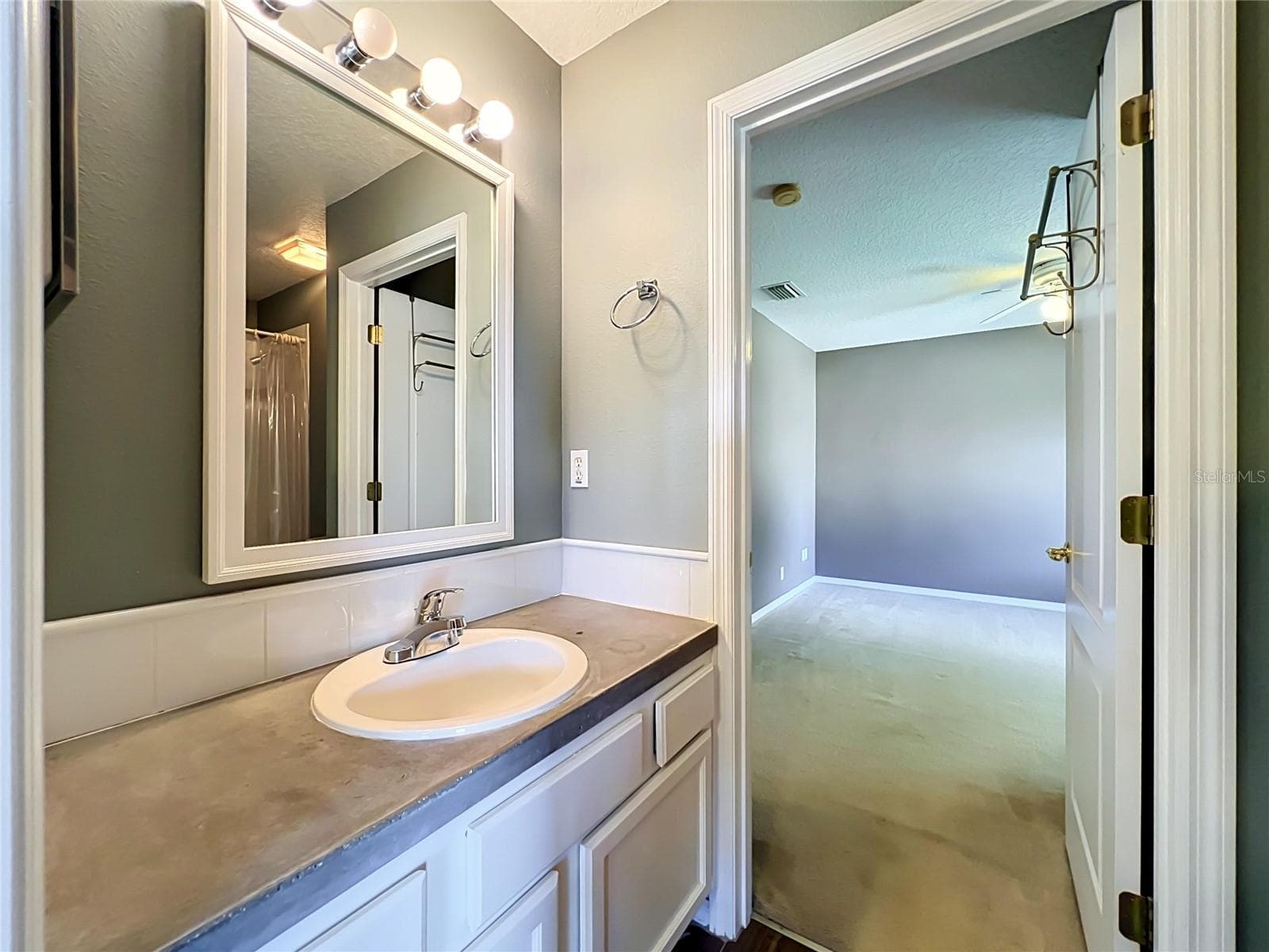 Single Family Residence at 8805 COURTYARD LN, GROVELAND, photo 8 of 92