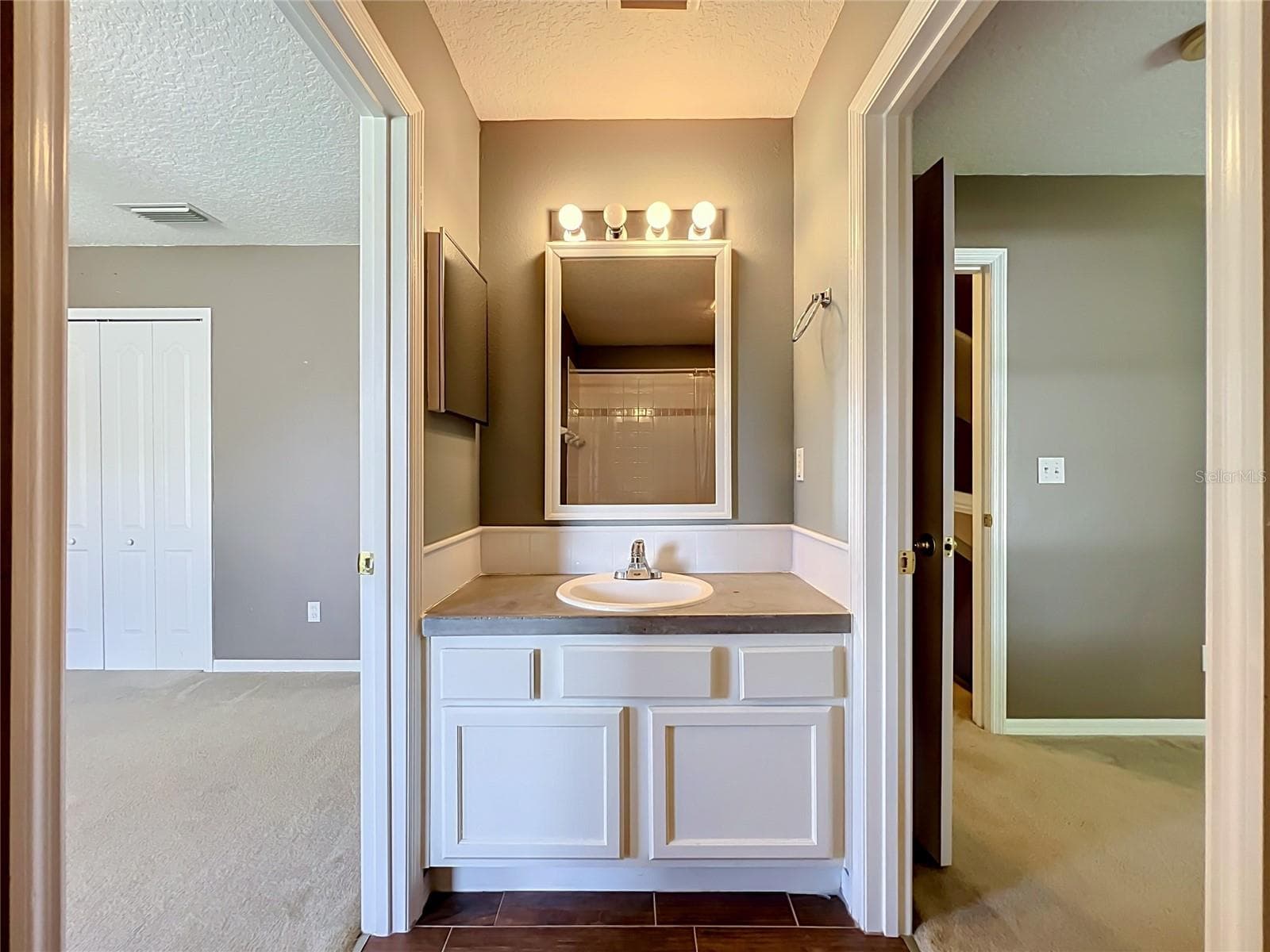 Single Family Residence at 8805 COURTYARD LN, GROVELAND, photo 9 of 92