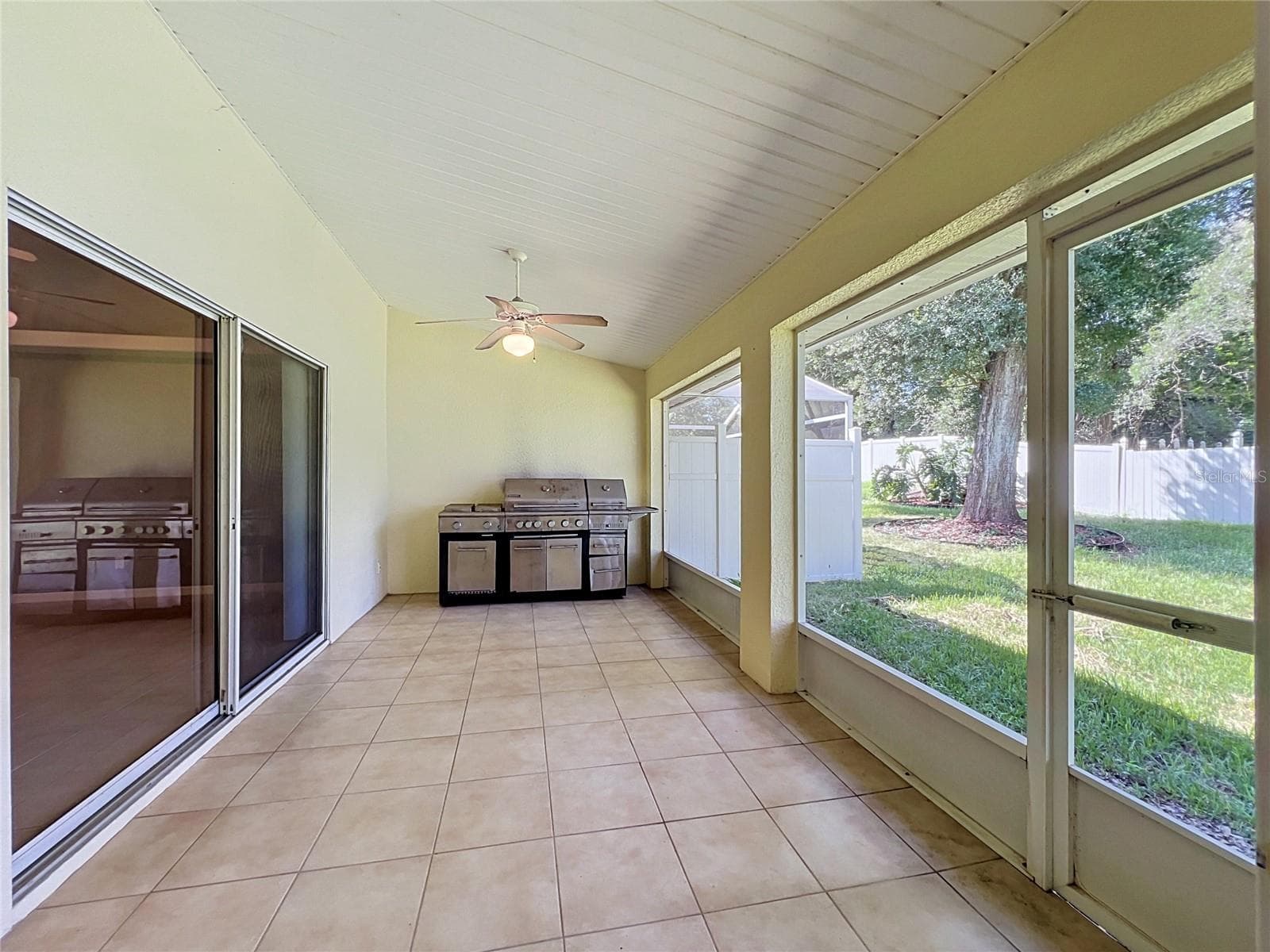 Single Family Residence at 8805 COURTYARD LN, GROVELAND, photo 15 of 92