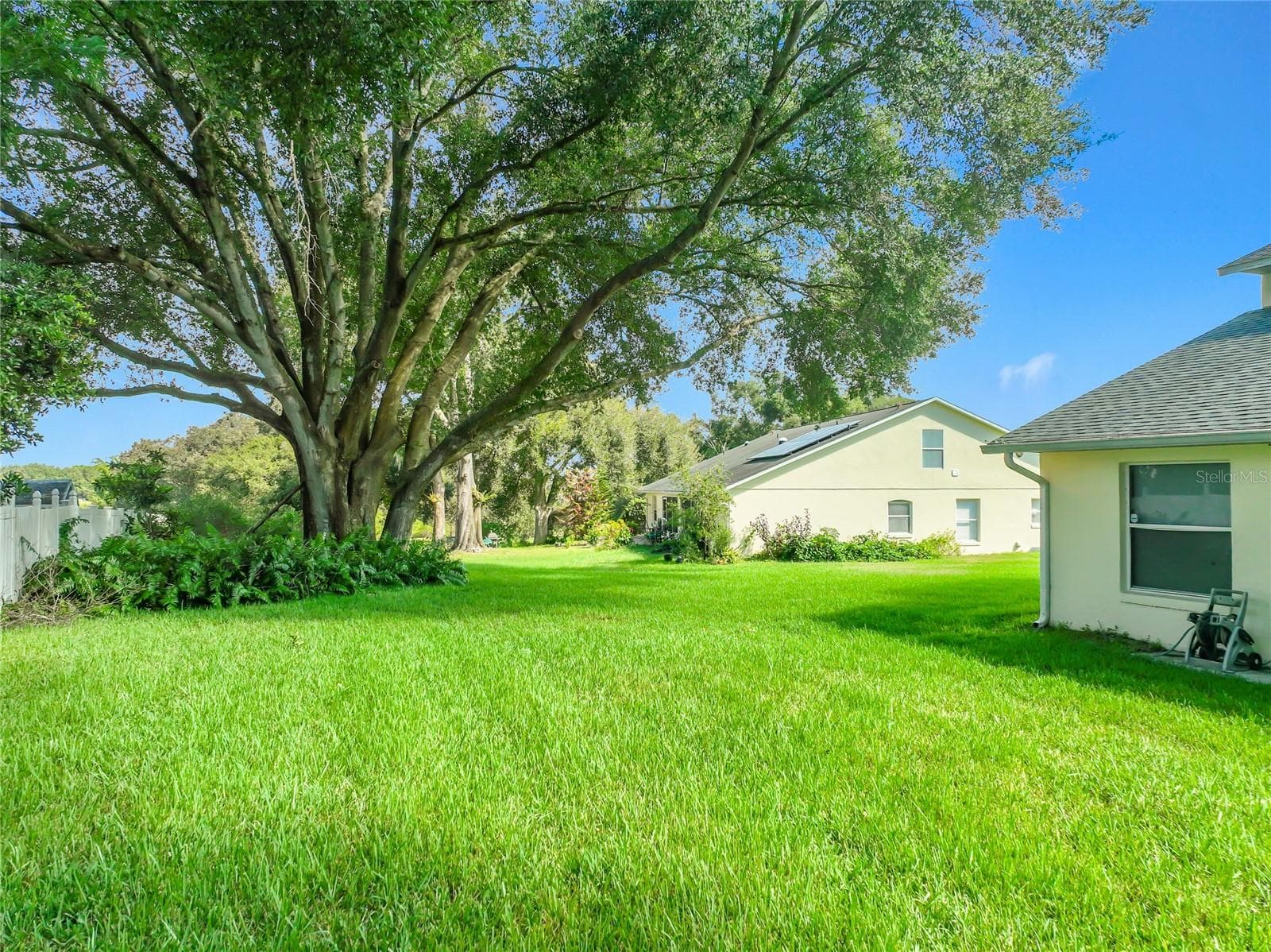 Single Family Residence at 8805 COURTYARD LN, GROVELAND, photo 16 of 92