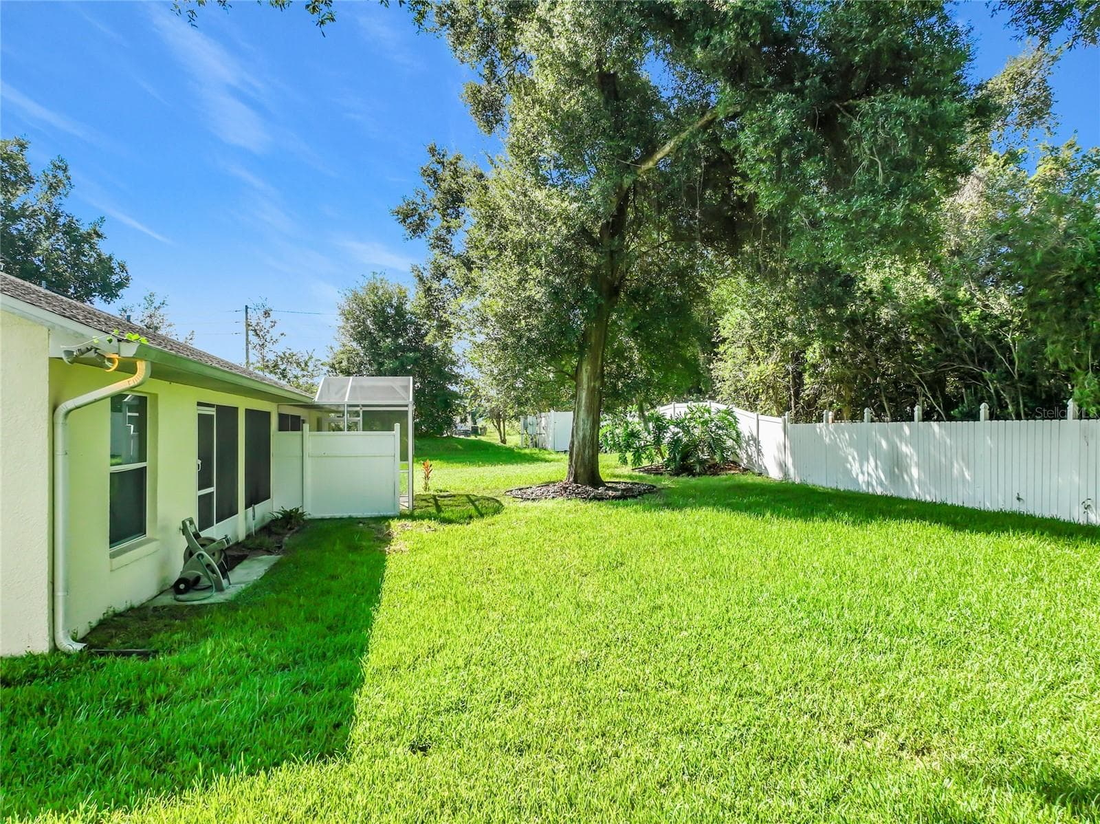Single Family Residence at 8805 COURTYARD LN, GROVELAND, photo 18 of 92