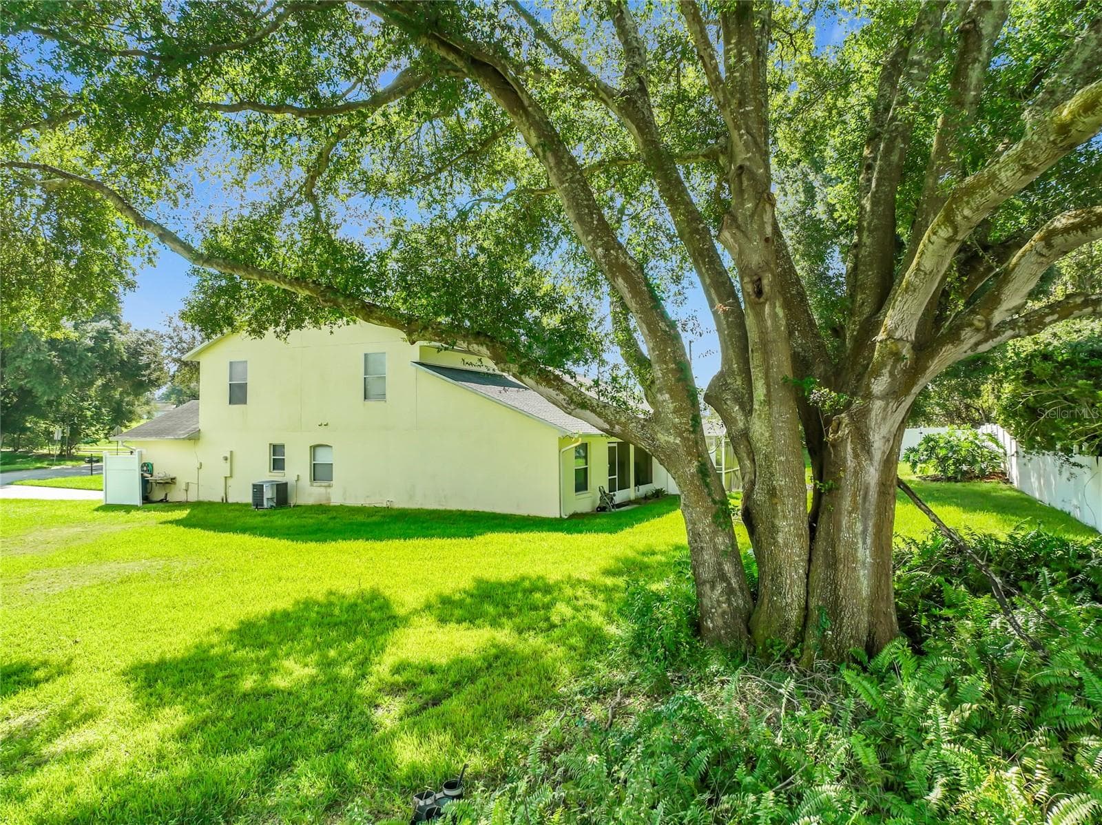 Single Family Residence at 8805 COURTYARD LN, GROVELAND, photo 20 of 92