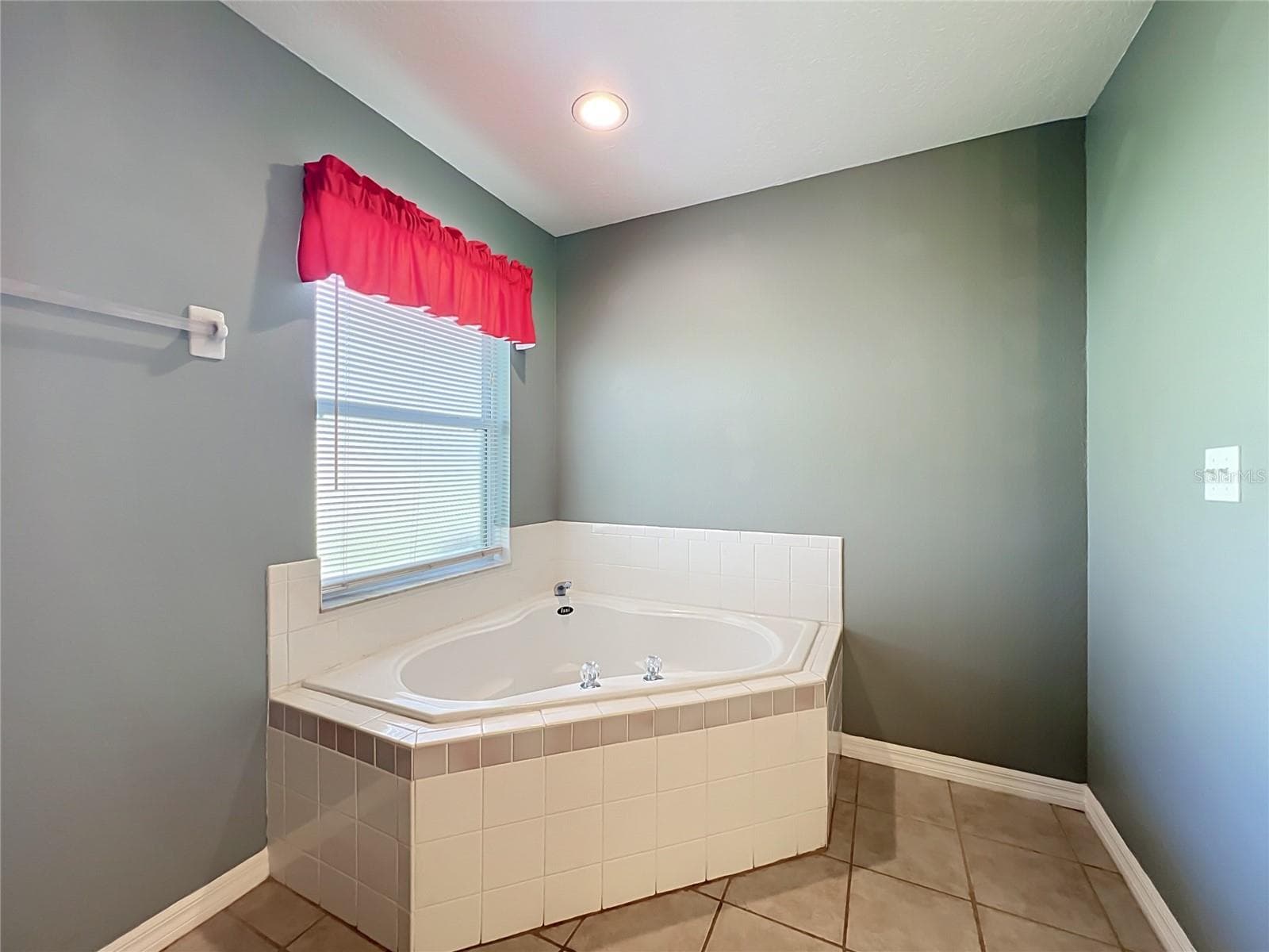 Single Family Residence at 8805 COURTYARD LN, GROVELAND, photo 34 of 92