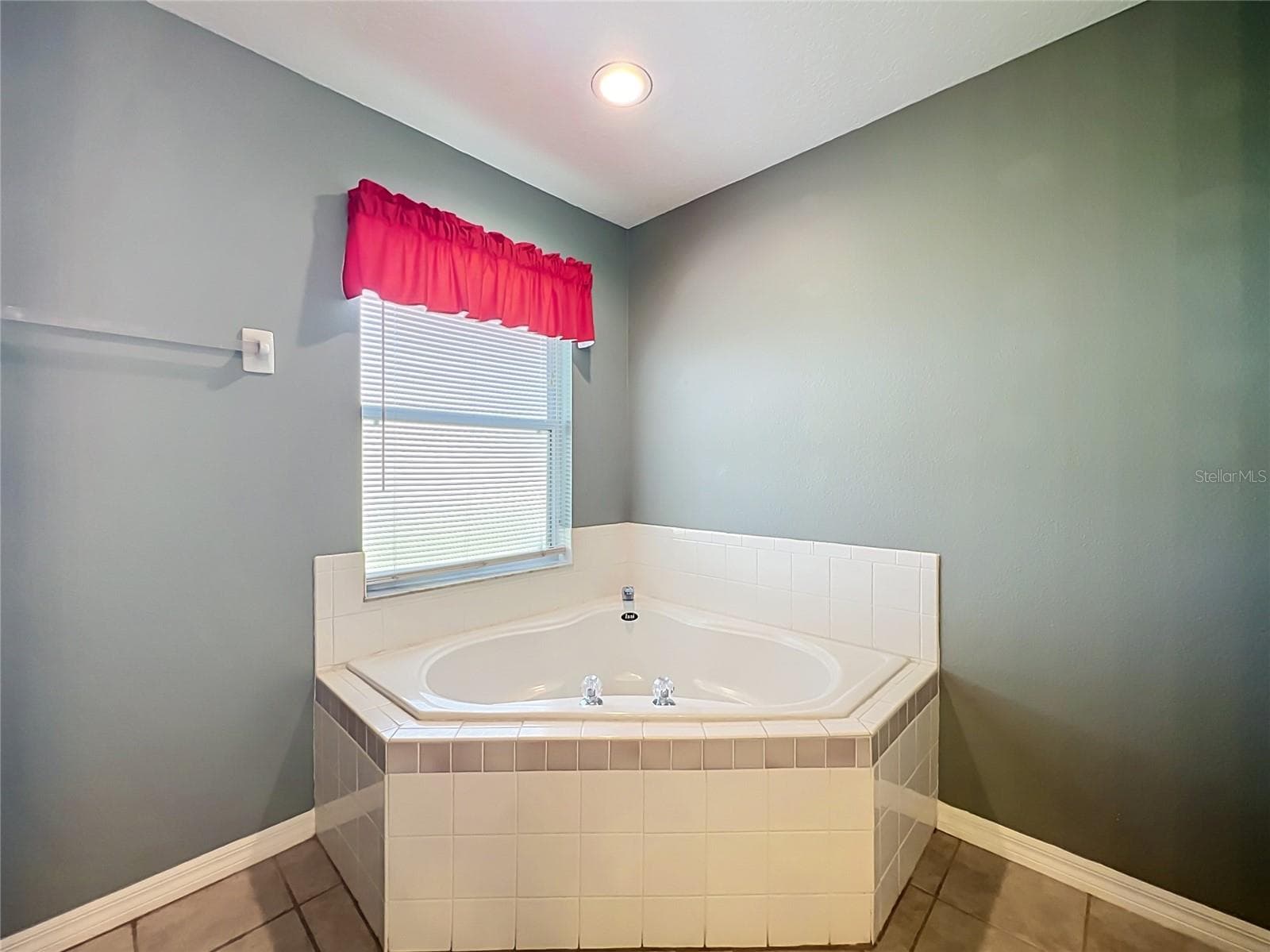Single Family Residence at 8805 COURTYARD LN, GROVELAND, photo 35 of 92