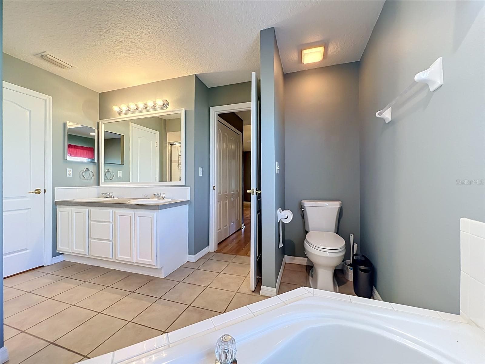 Single Family Residence at 8805 COURTYARD LN, GROVELAND, photo 36 of 92