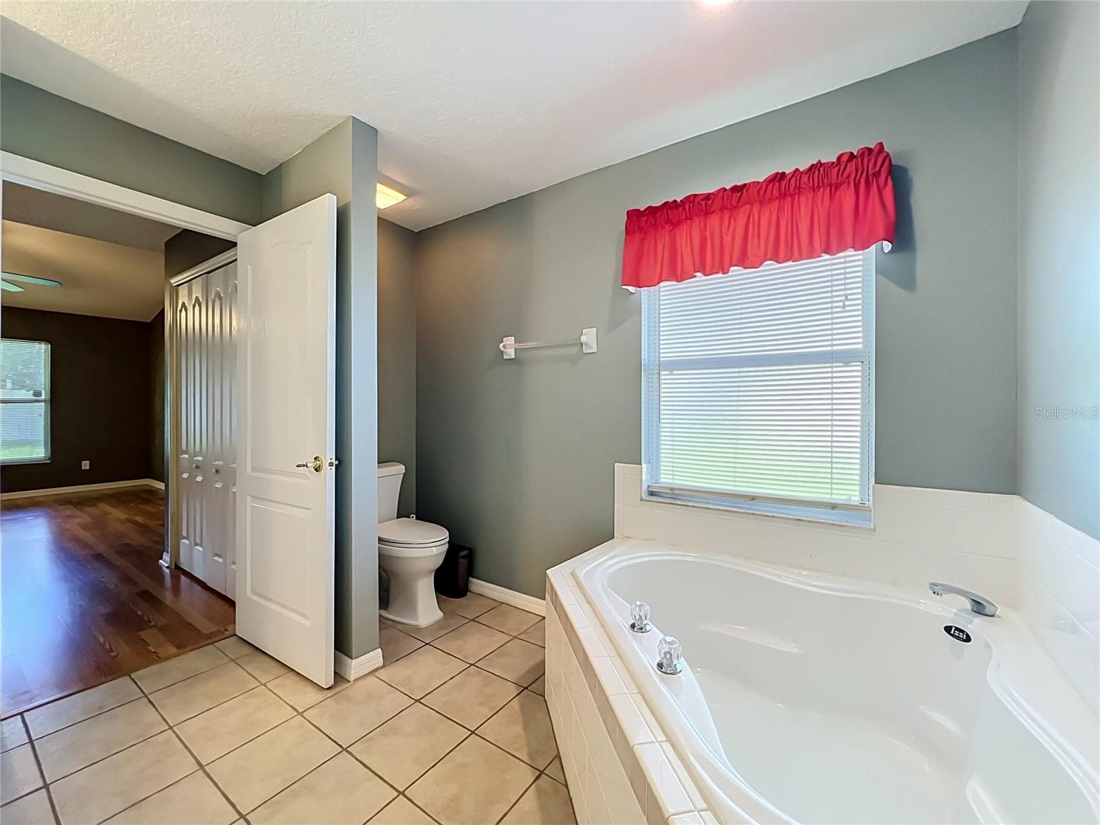 Single Family Residence at 8805 COURTYARD LN, GROVELAND, photo 37 of 92