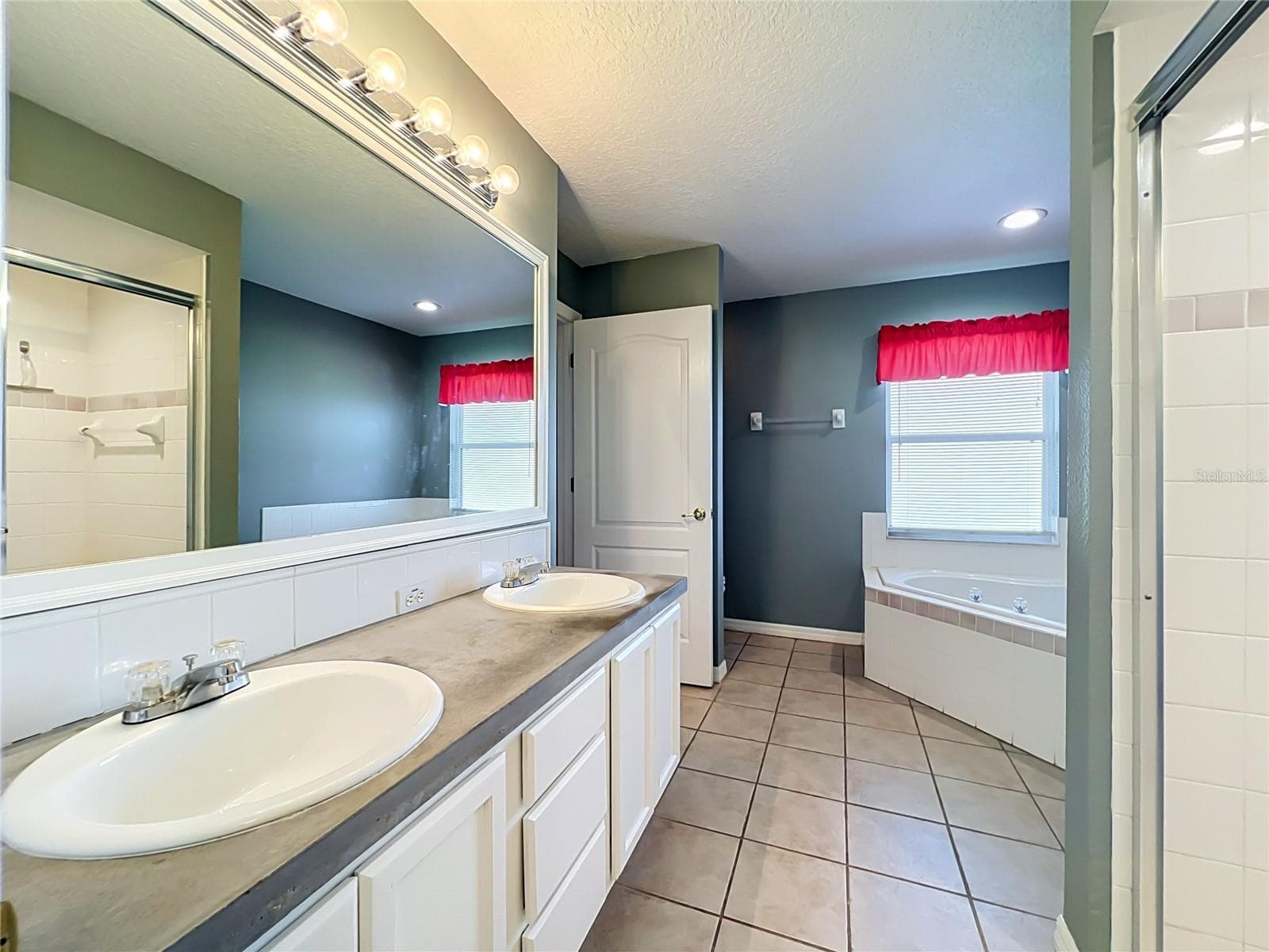 Single Family Residence at 8805 COURTYARD LN, GROVELAND, photo 42 of 92