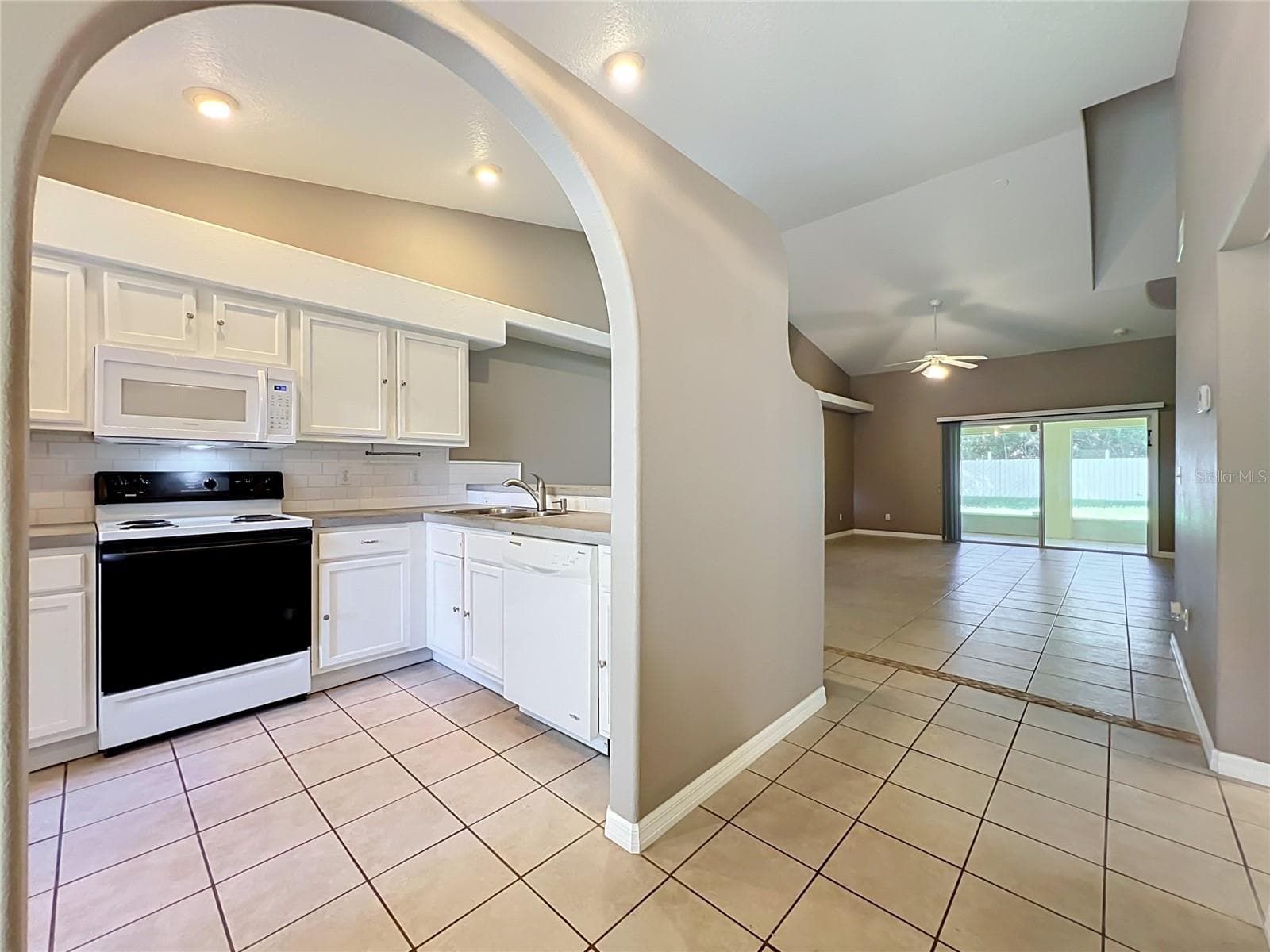Single Family Residence at 8805 COURTYARD LN, GROVELAND, photo 66 of 92