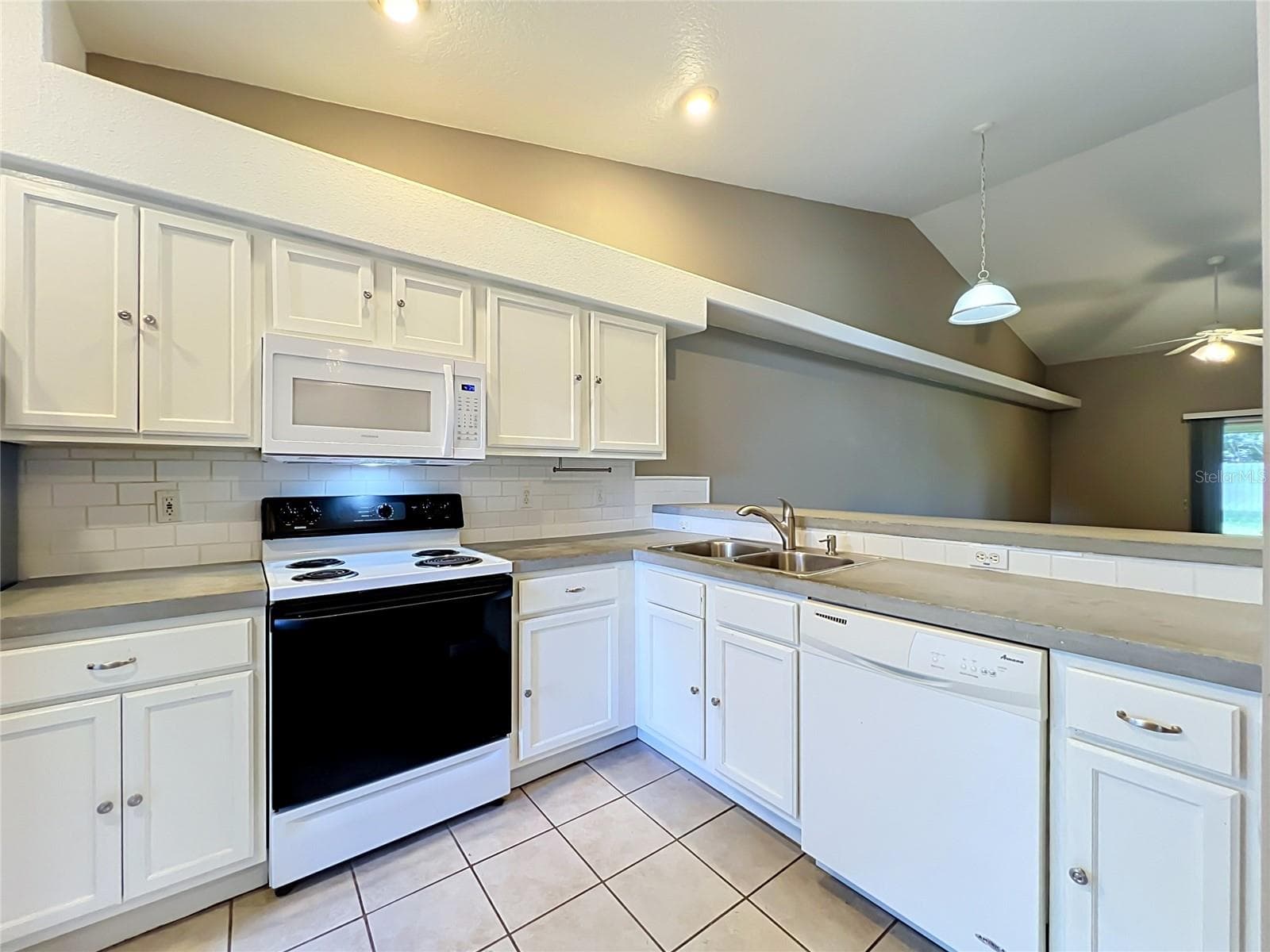 Single Family Residence at 8805 COURTYARD LN, GROVELAND, photo 70 of 92