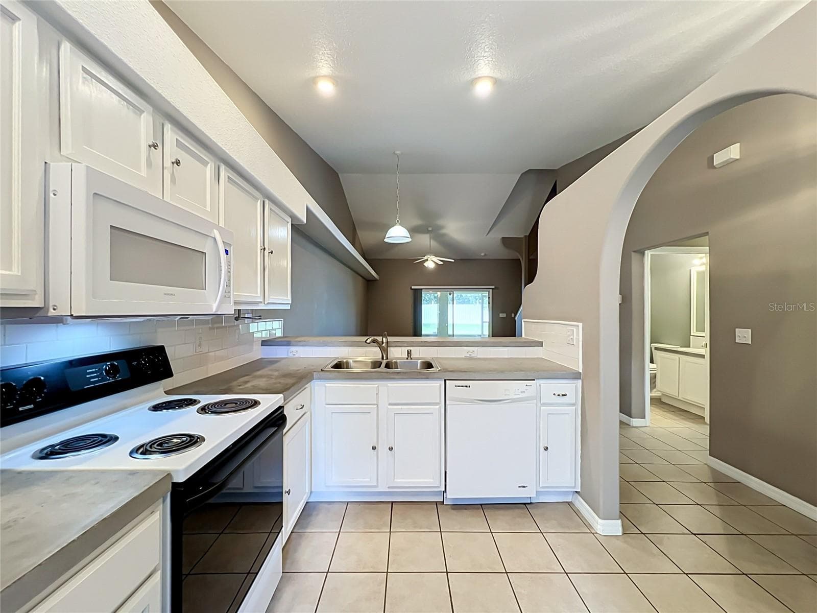 Single Family Residence at 8805 COURTYARD LN, GROVELAND, photo 72 of 92