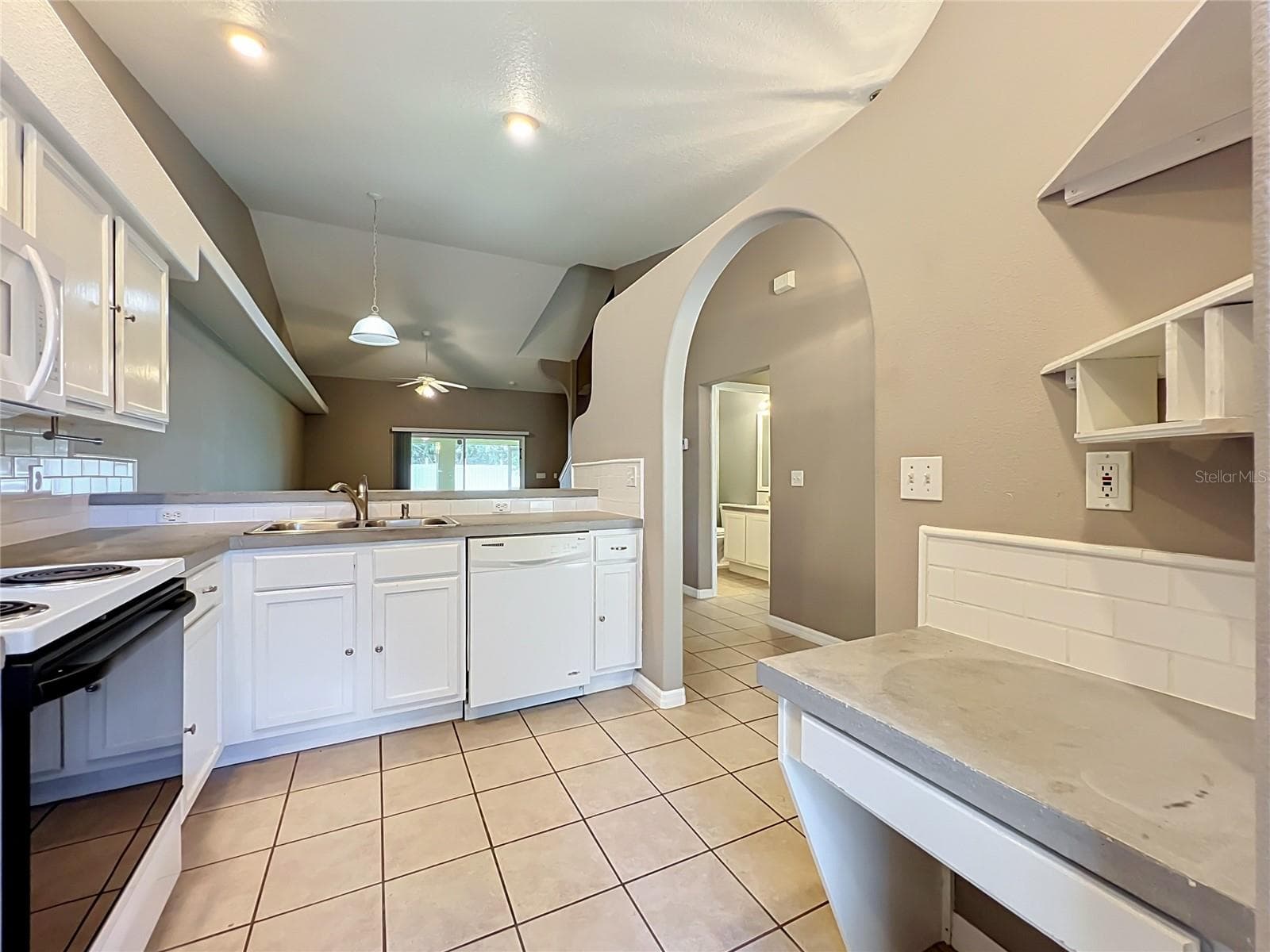 Single Family Residence at 8805 COURTYARD LN, GROVELAND, photo 73 of 92
