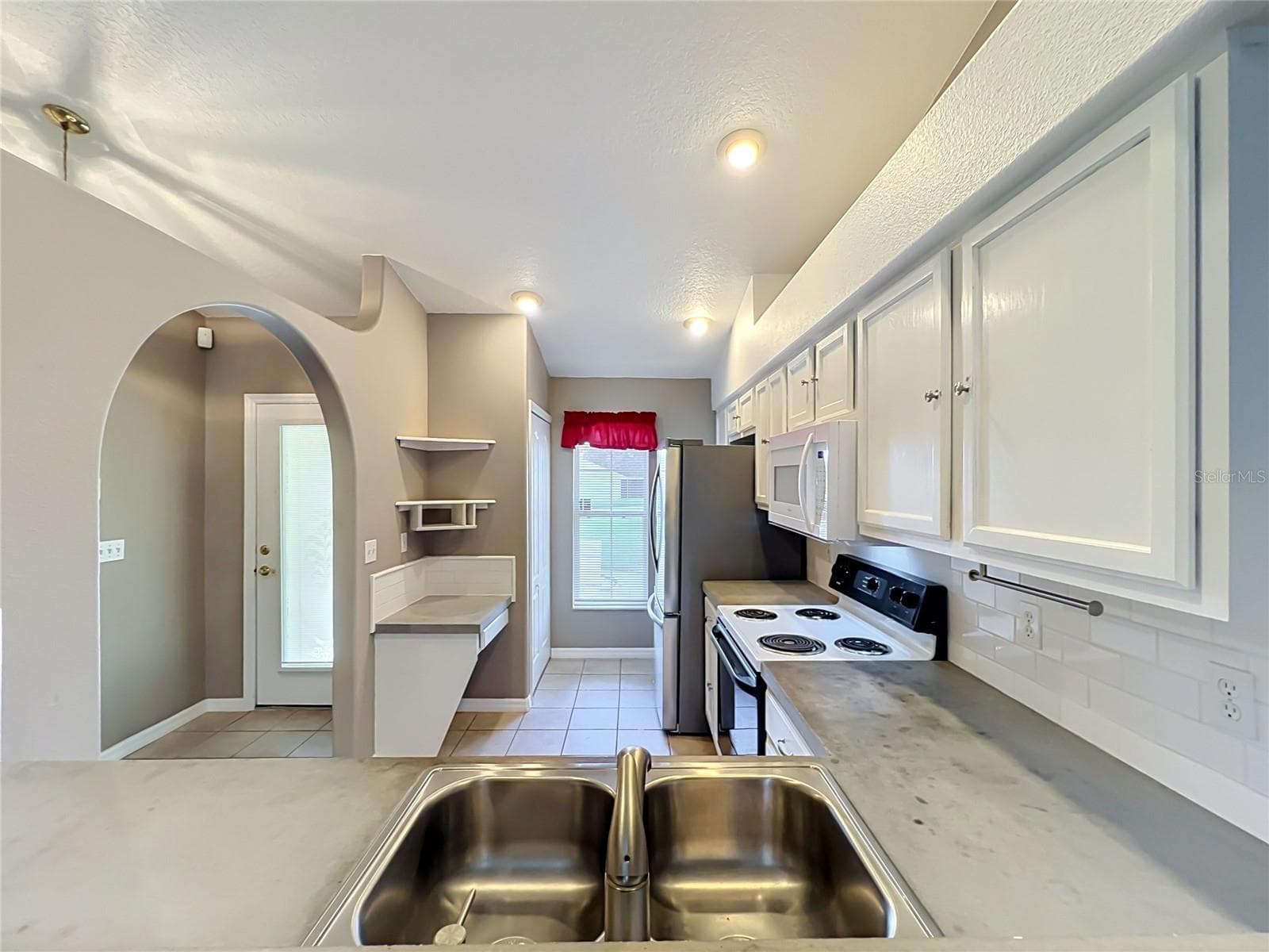 Single Family Residence at 8805 COURTYARD LN, GROVELAND, photo 75 of 92