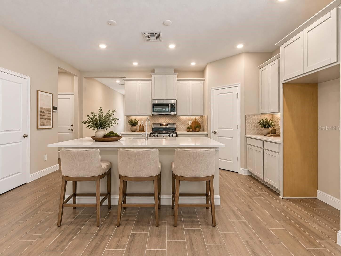 Single Family Residence at 19451 FOREST GARDEN CT, BROOKSVILLE, photo 2 of 10