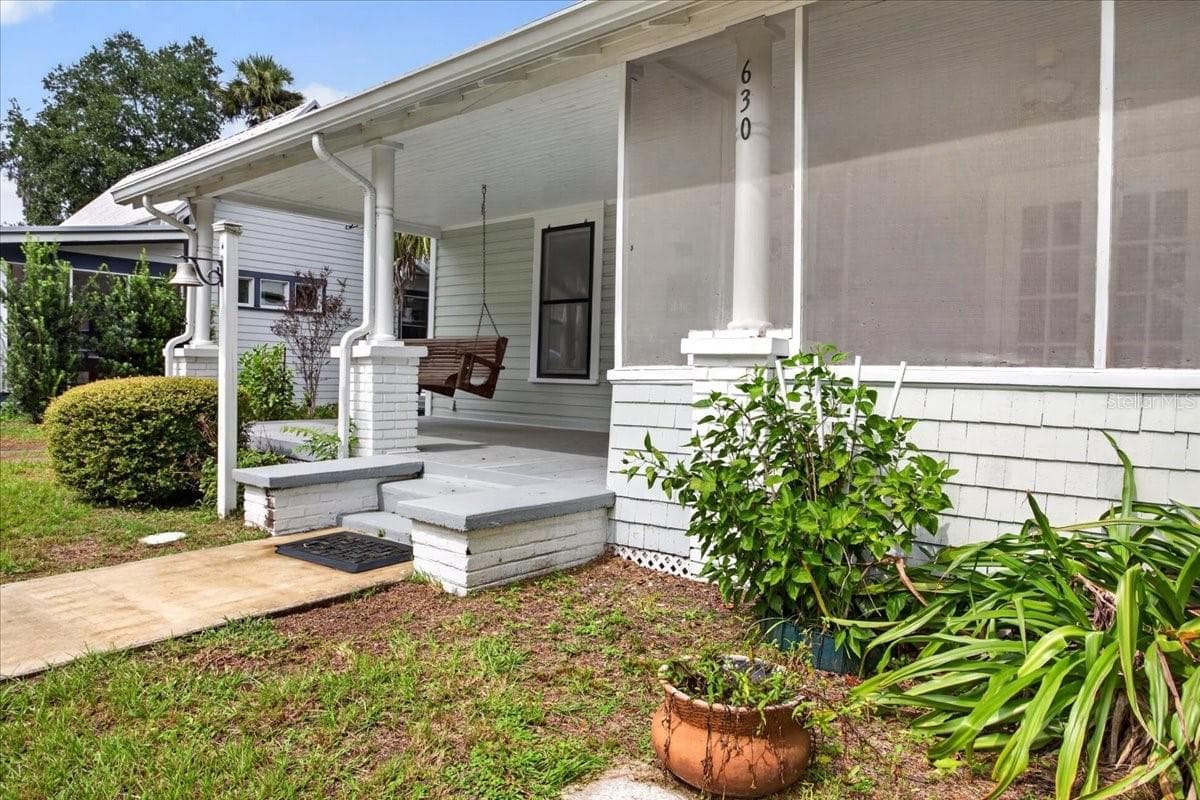 Single Family Residence at 630 NE 6TH AVE, GAINESVILLE, photo 2 of 39