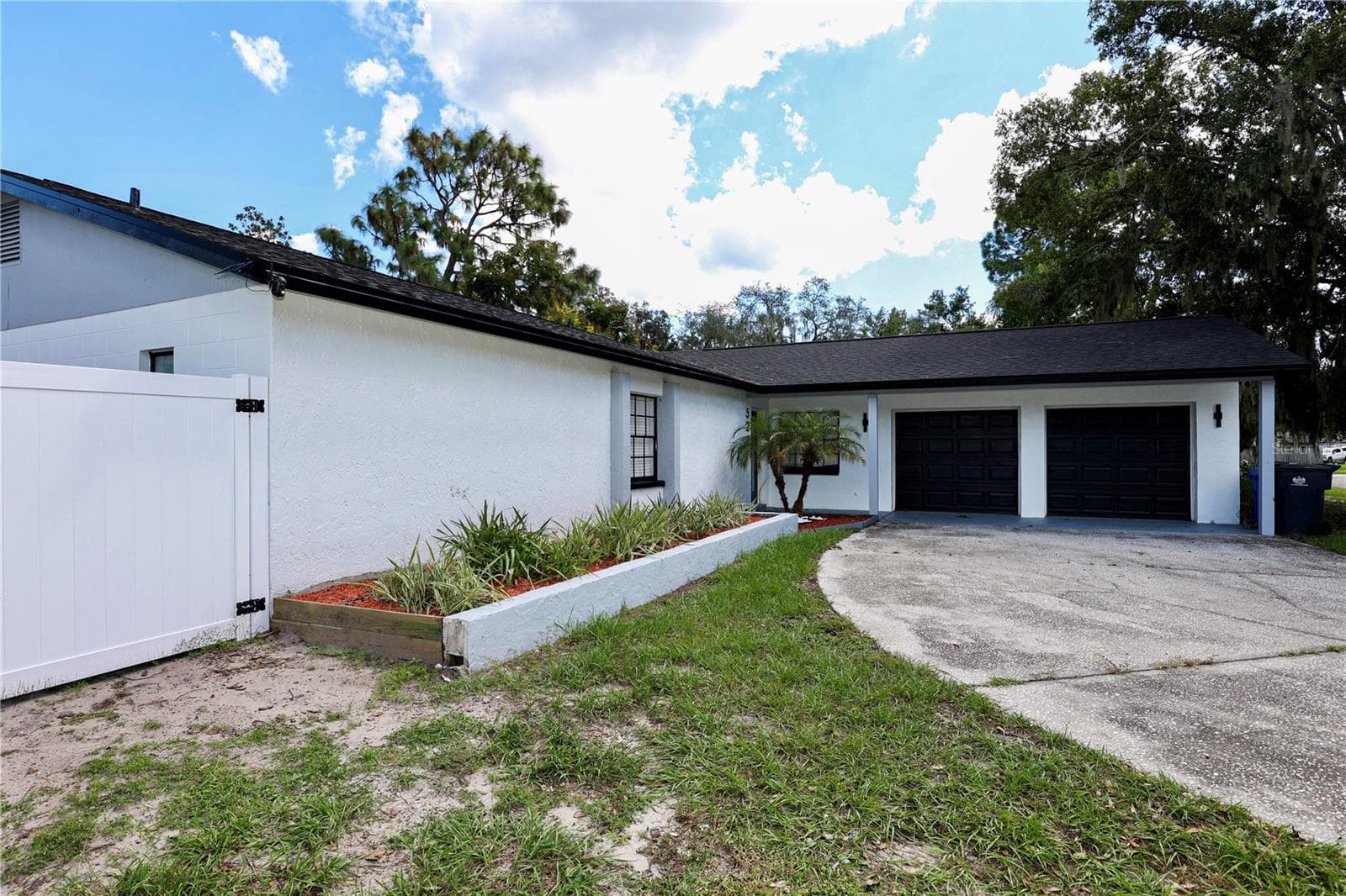 Single Family Residence at 524 WYNNWOOD DR, BRANDON, photo 8 of 86