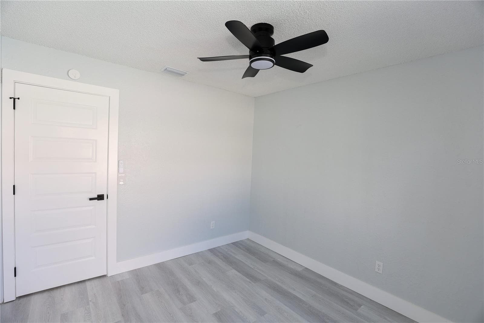 Single Family Residence at 524 WYNNWOOD DR, BRANDON, photo 46 of 86
