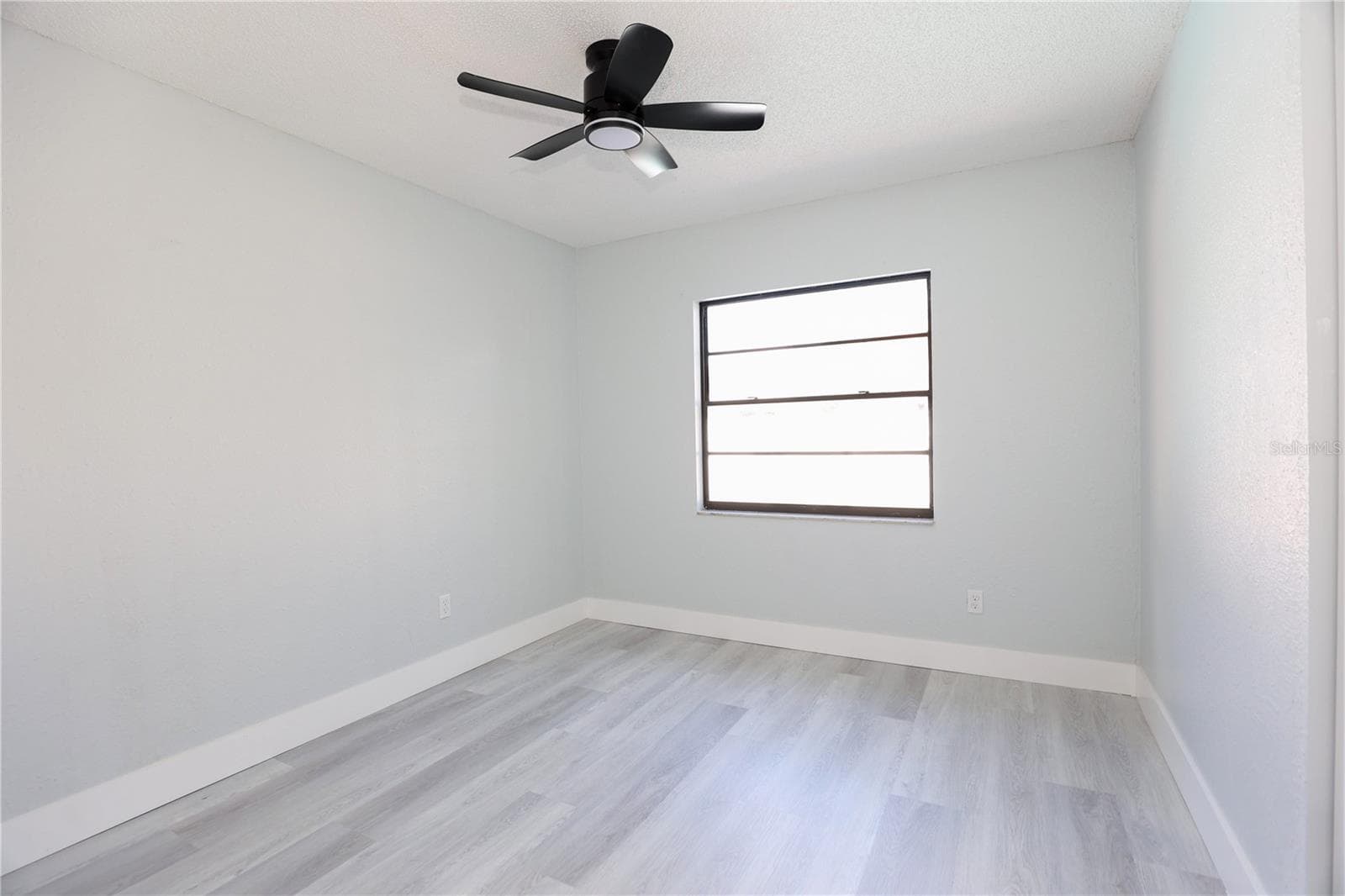 Single Family Residence at 524 WYNNWOOD DR, BRANDON, photo 48 of 86