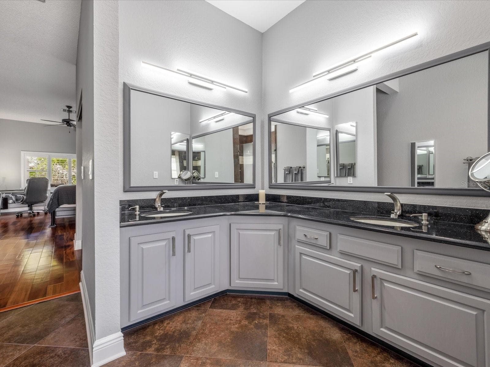 Single Family Residence at 10 WINDRUSH CT, OLDSMAR, photo 15 of 55