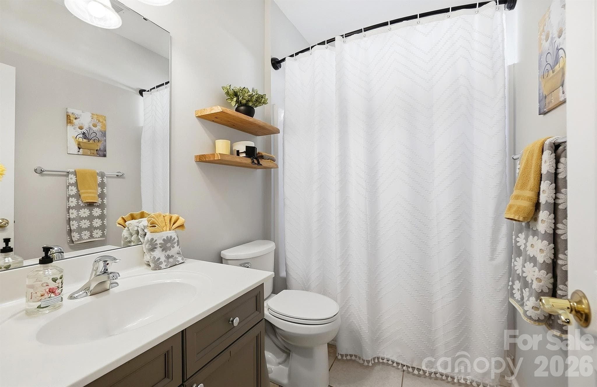 Main Floor Full Bathroom - 1103 Cooper Lane, Indian Trail
