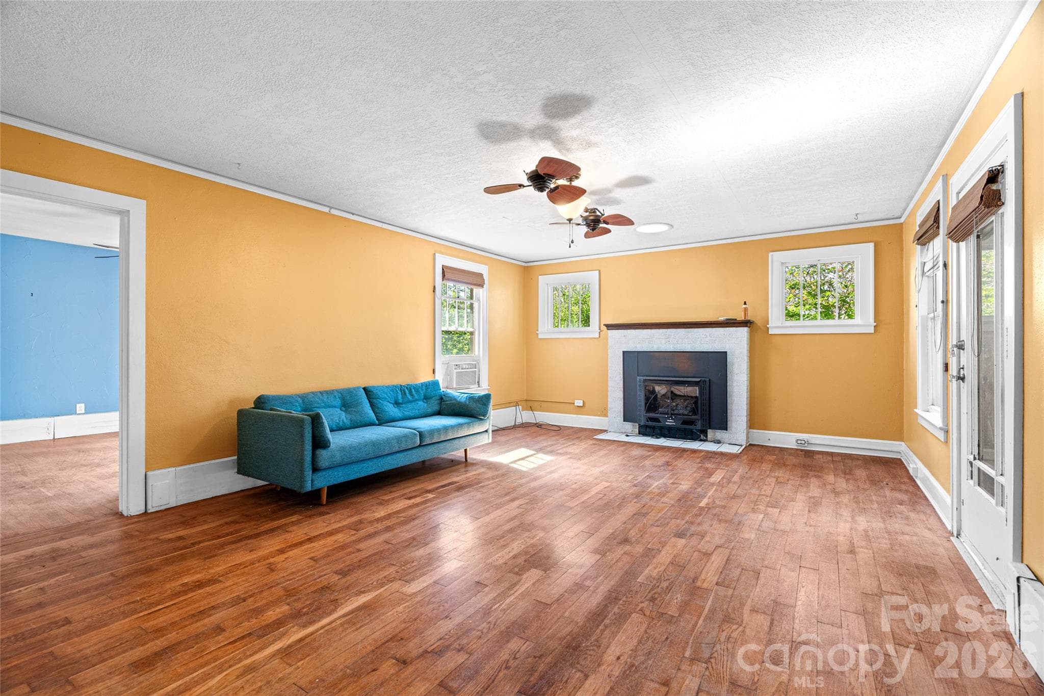 Single Family Residence at 18 Mission Lane, Fairview, photo 10 of 46