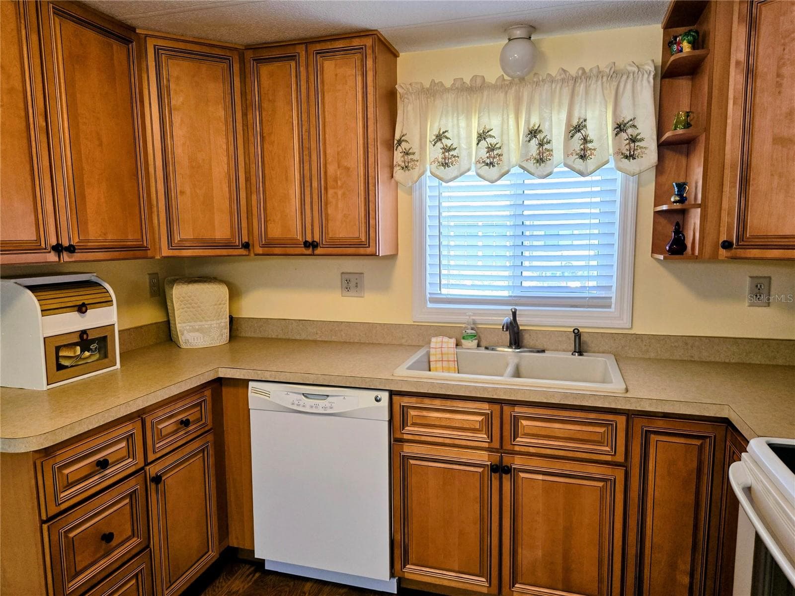 Manufactured Home at 6245 QUALITY LN, ZEPHYRHILLS, photo 18 of 52