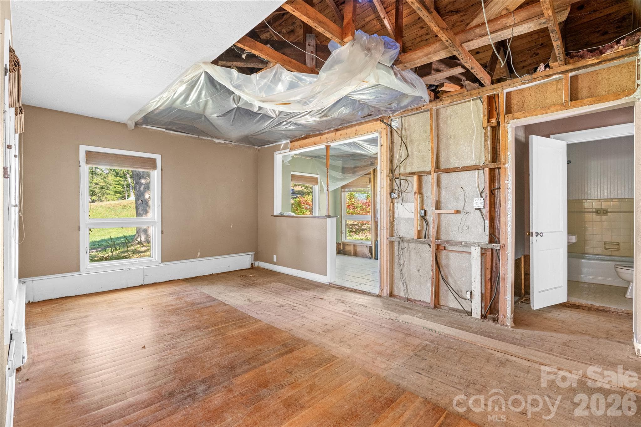 Single Family Residence at 18 Mission Lane, Fairview, photo 16 of 46