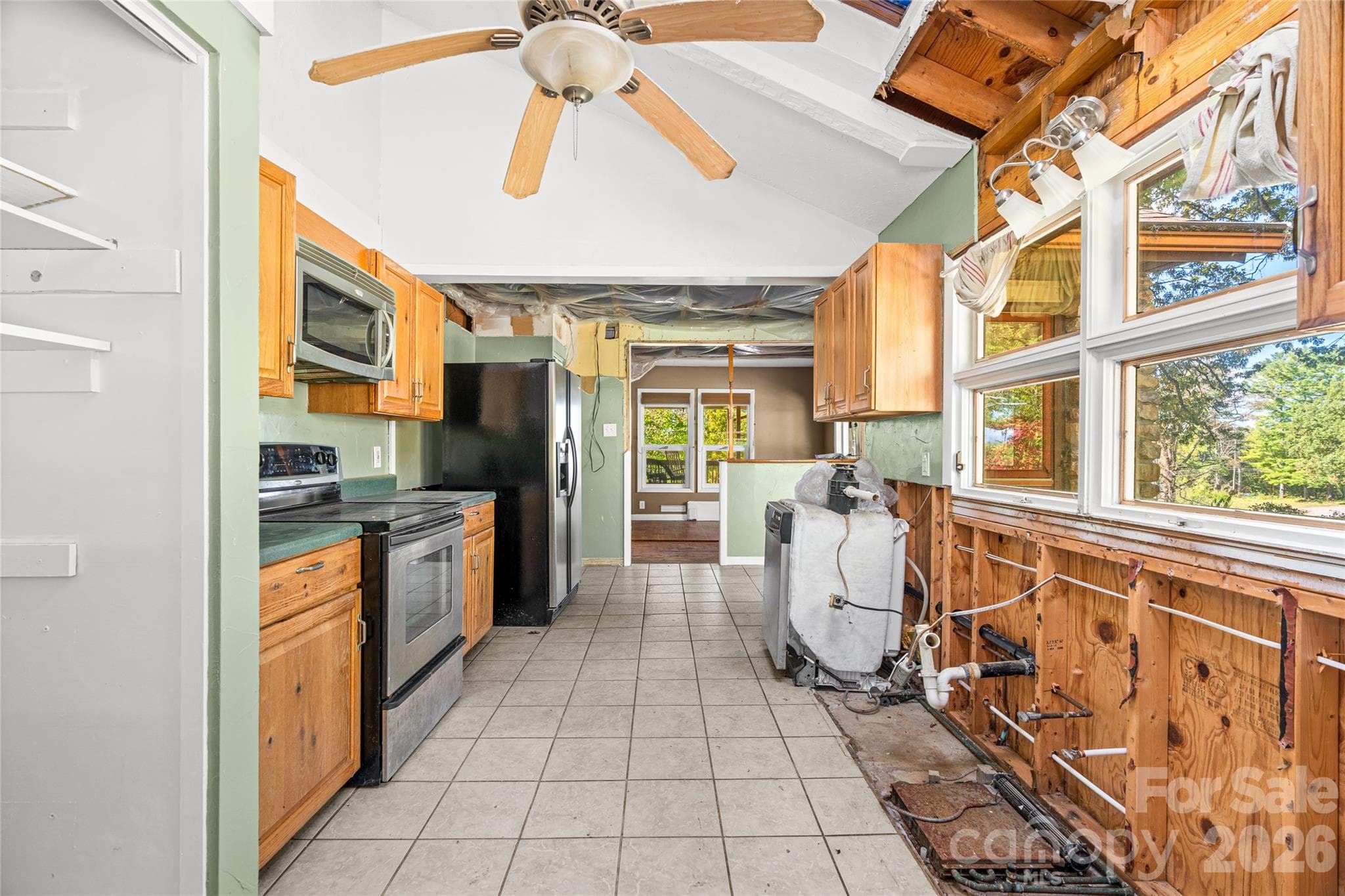 Single Family Residence at 18 Mission Lane, Fairview, photo 22 of 46