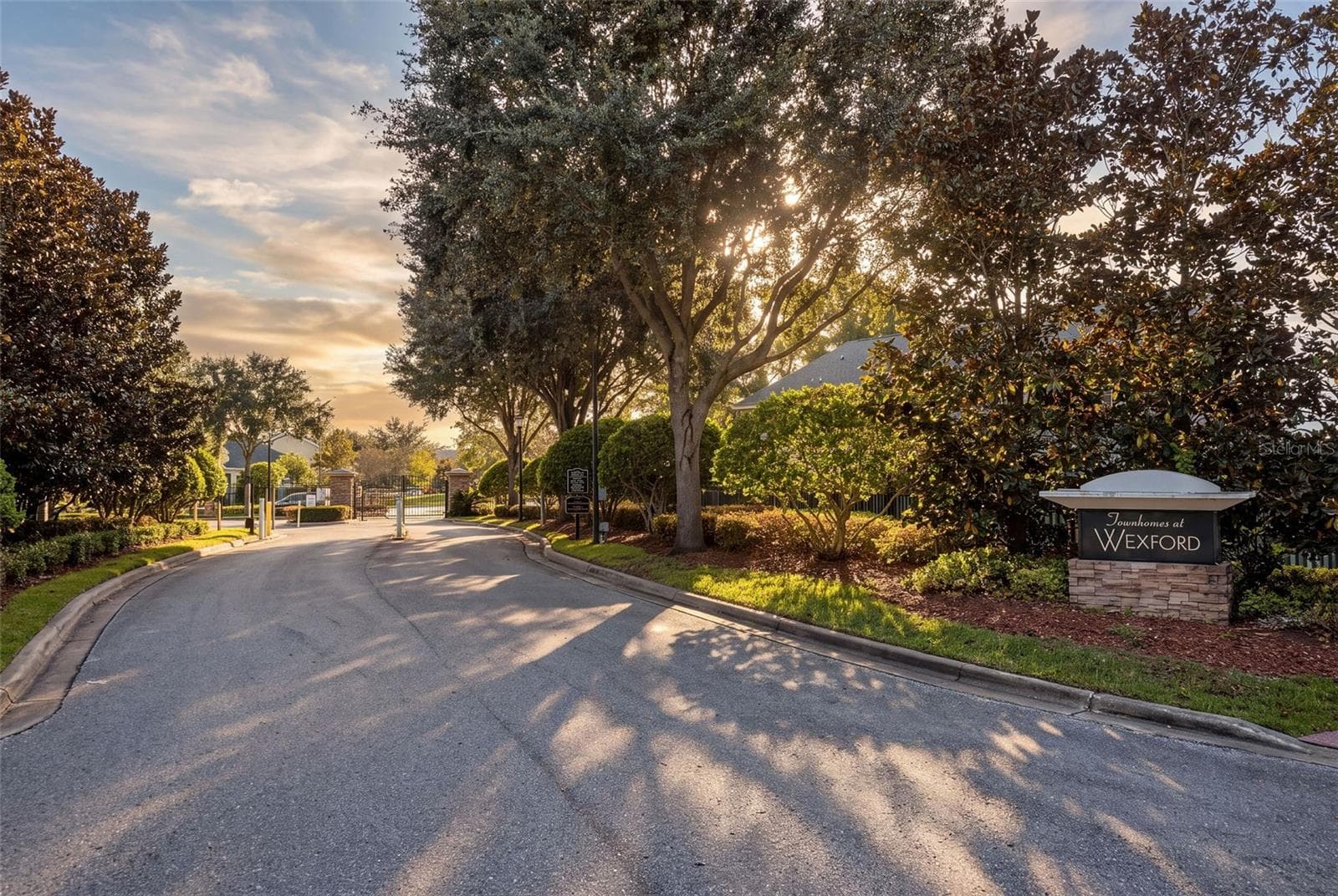 Gated Community - 8011 DOWN ROYAL RD, TAMPA