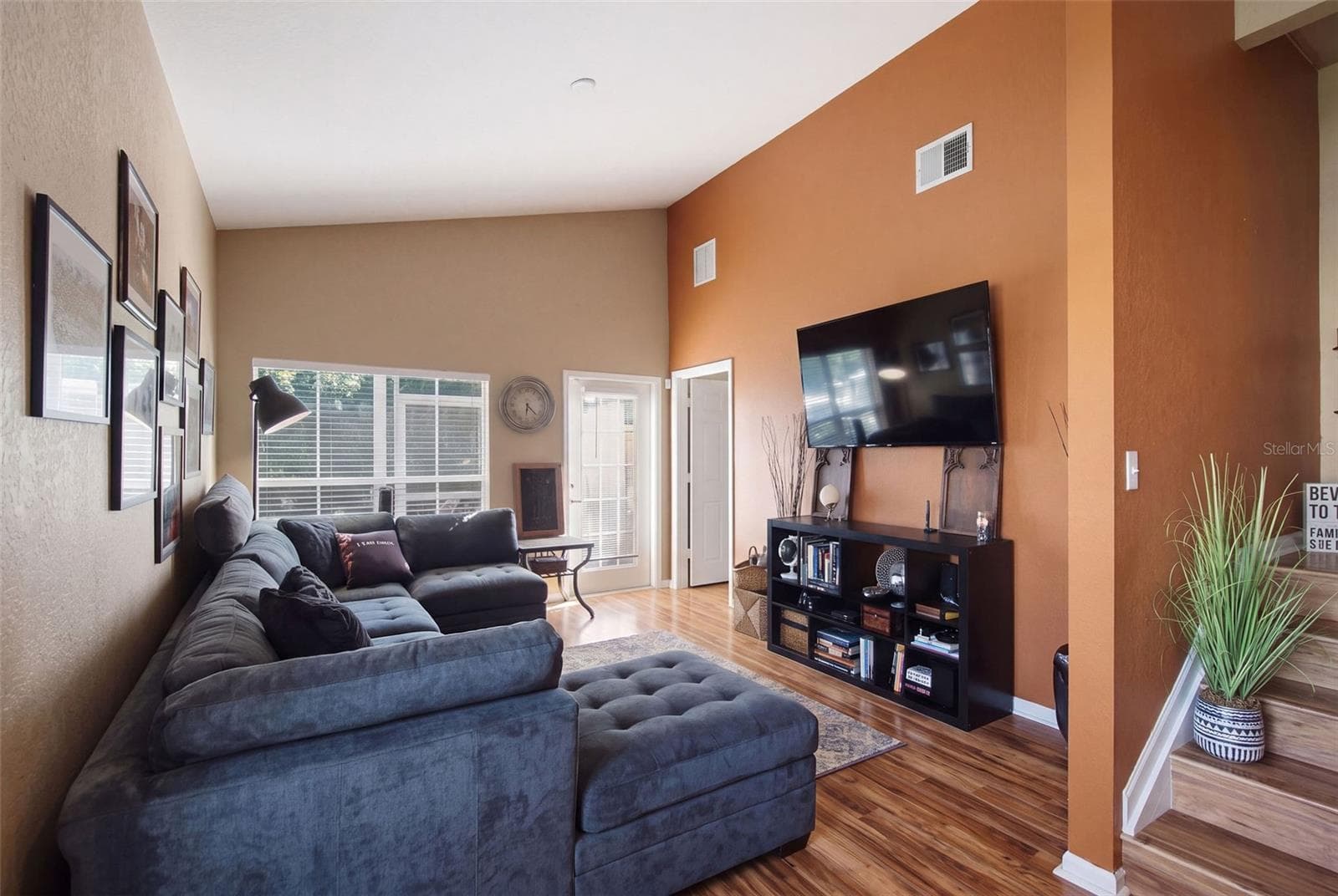 Living Room - 8011 DOWN ROYAL RD, TAMPA