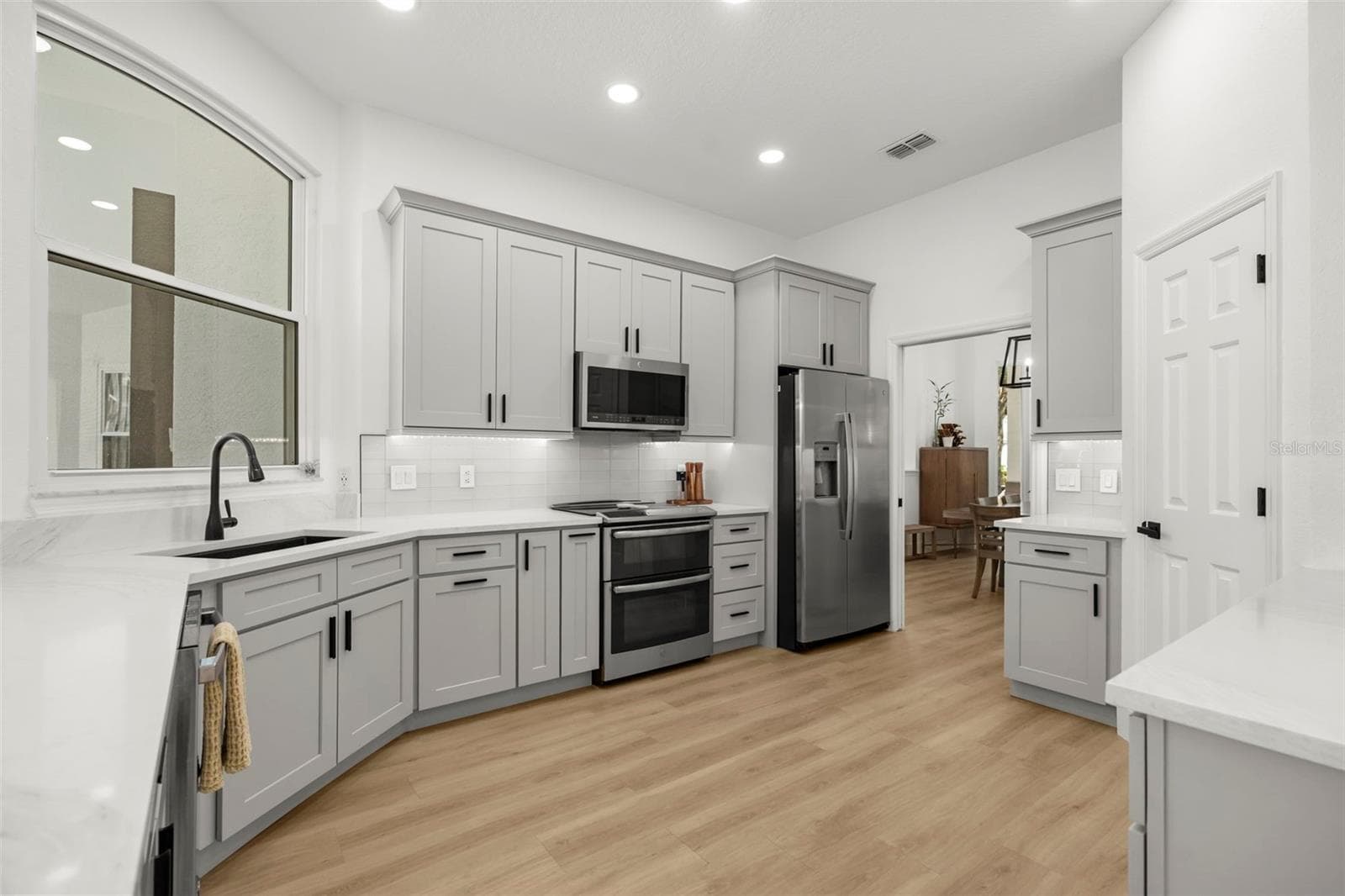 Single Family Residence at 5331 LAKE BLUFF TER, SANFORD, photo 9 of 51