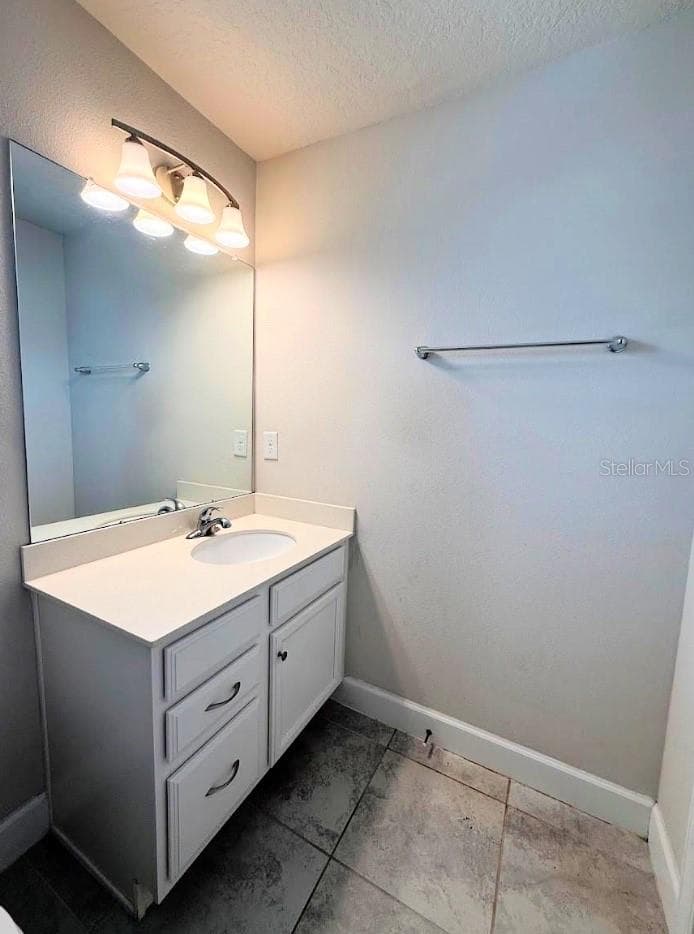 Guest Bathroom - 15084 CARAVAN AVE, ODESSA