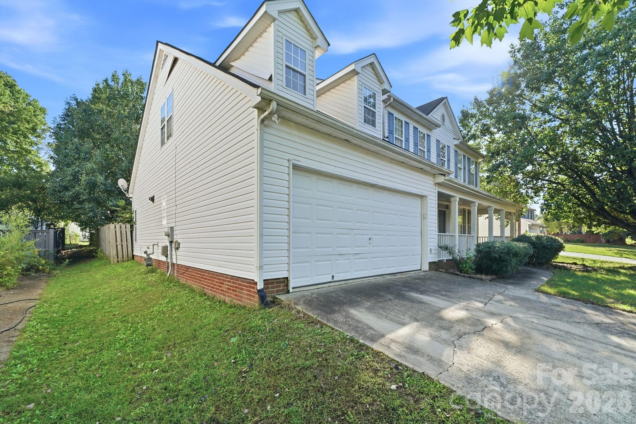 Single Family Residence at 10212 Billingham Drive, Charlotte, photo 2 of 44