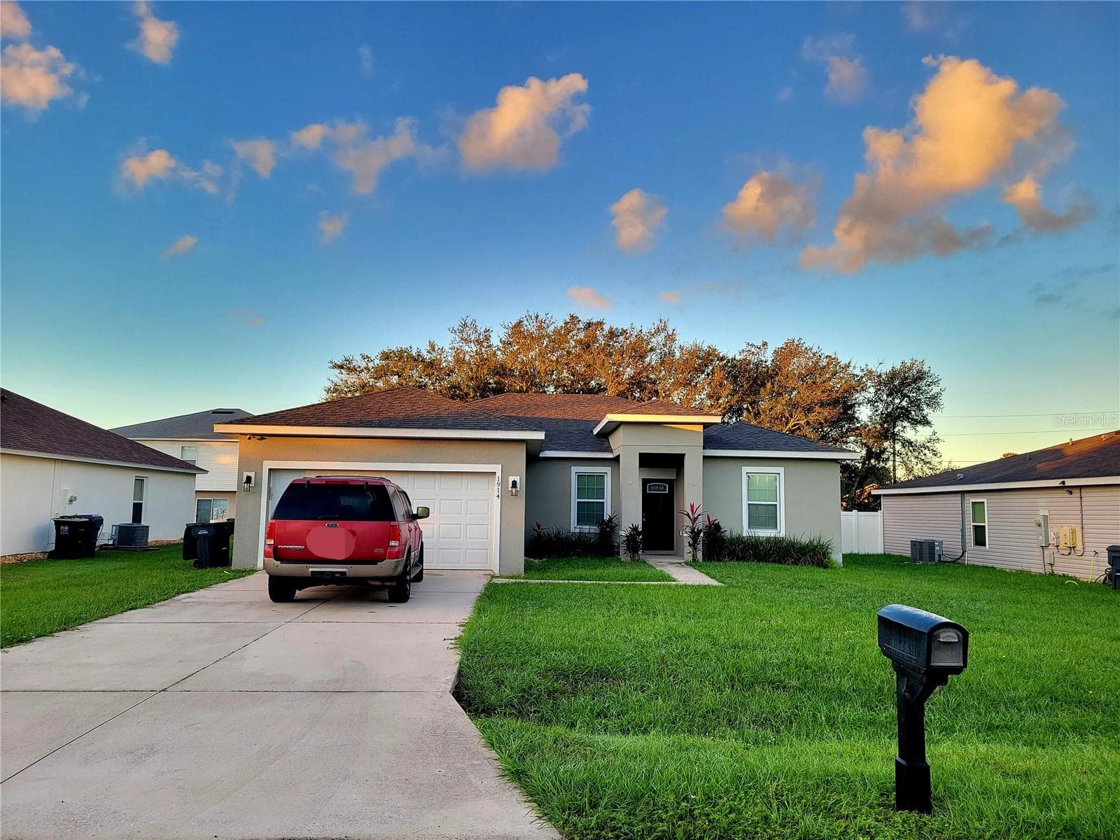 1914 MANATEE LN
