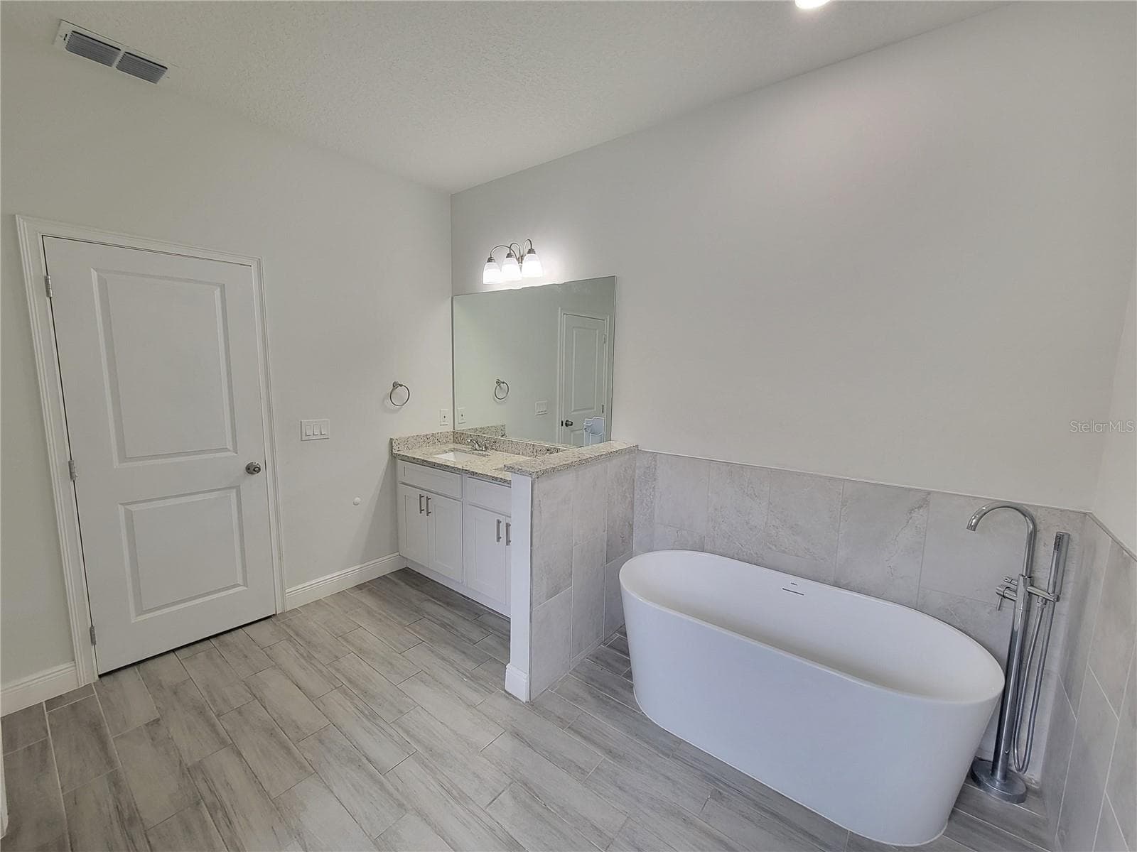 Garden Tub - 1914 MANATEE LN, POINCIANA