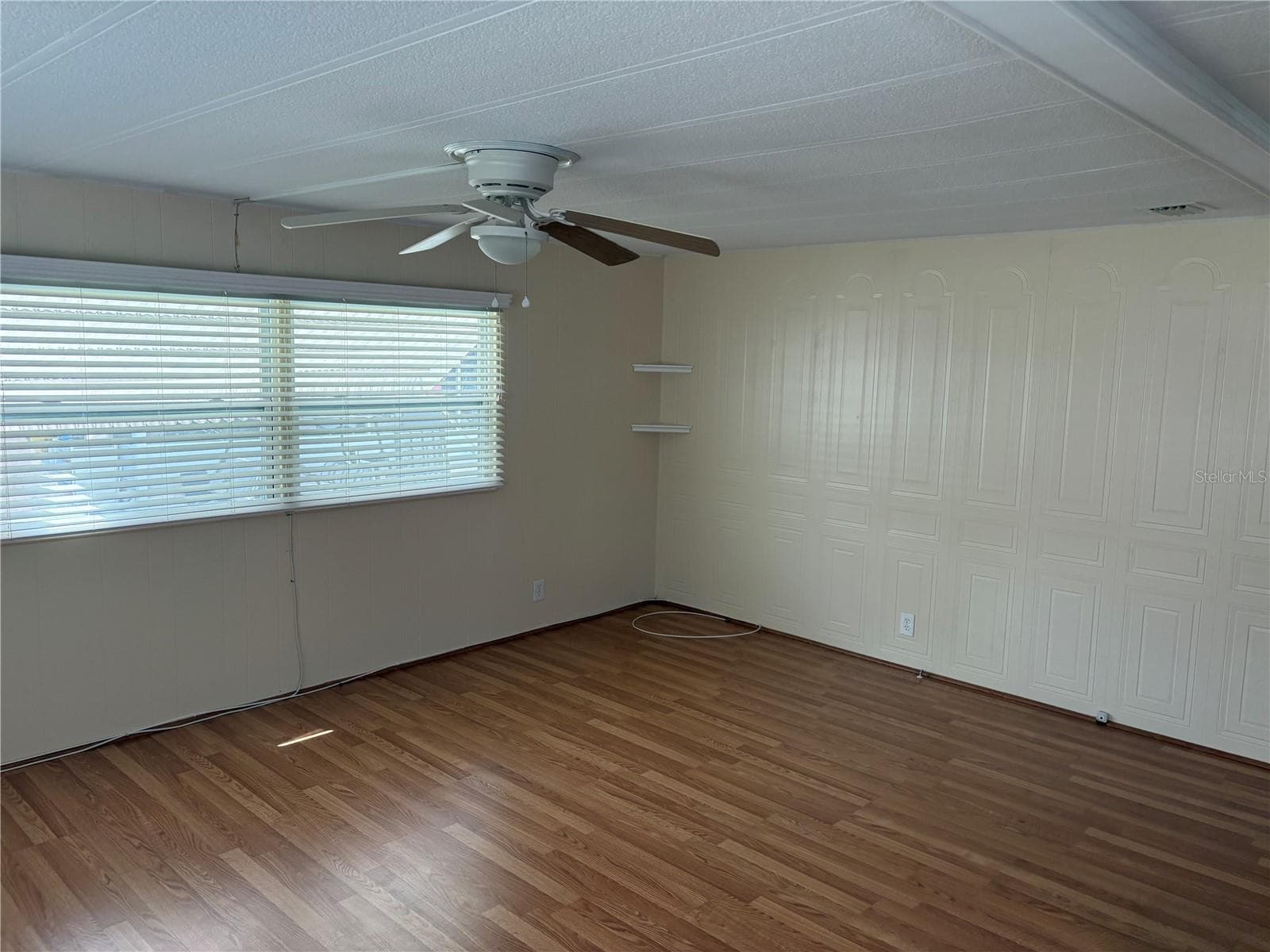 Living room - 7507 DINSMORE ST, BROOKSVILLE