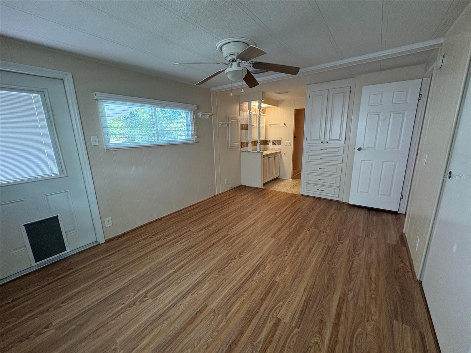Primary Bedroom/view towards ensuite bathroom - 7507 DINSMORE ST, BROOKSVILLE